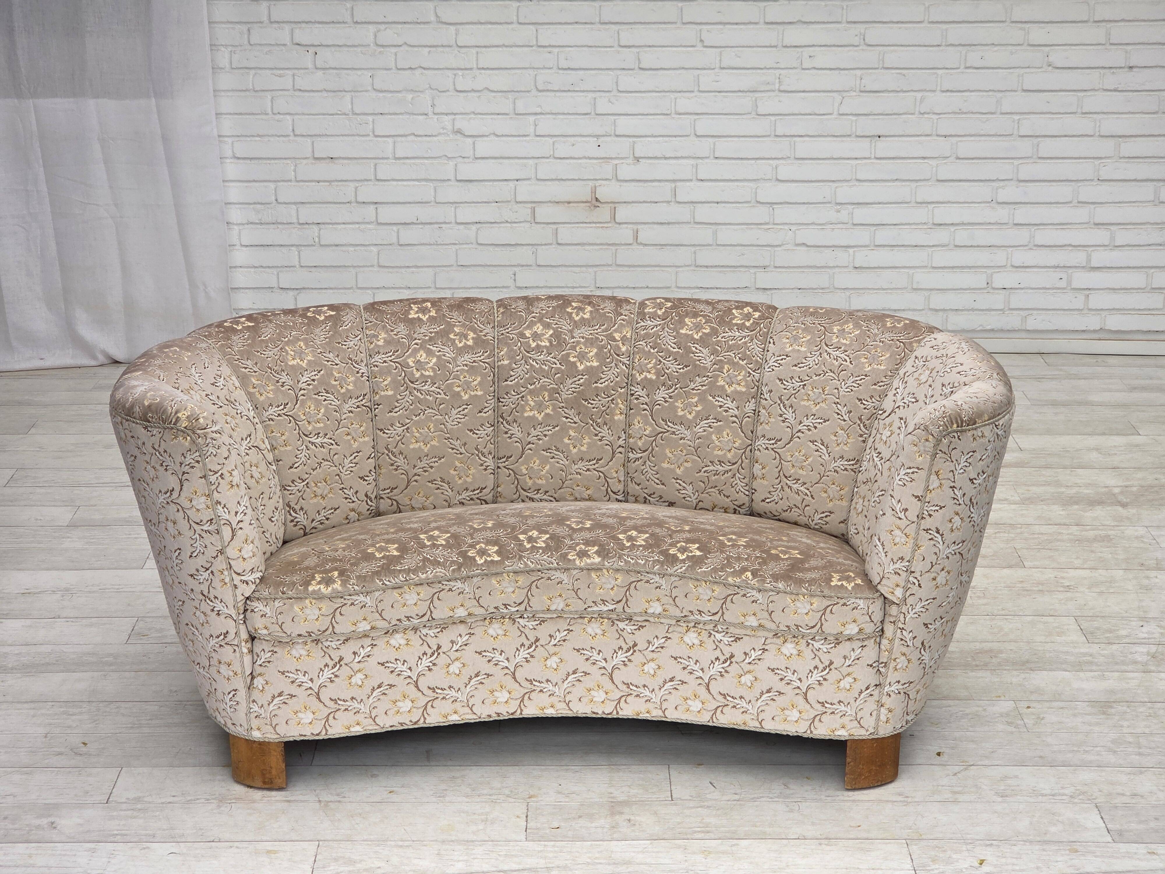 Canapé "Banane" danois 2 places des années 1970, velours d'origine.