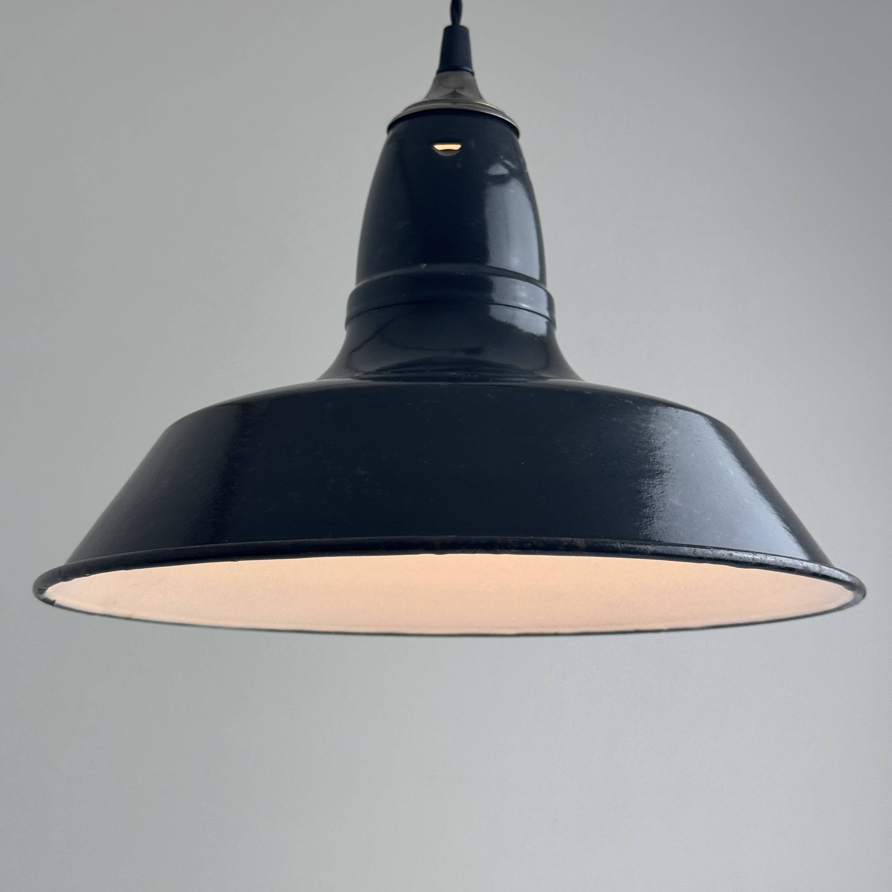 Old enamelled industrial workshop suspension