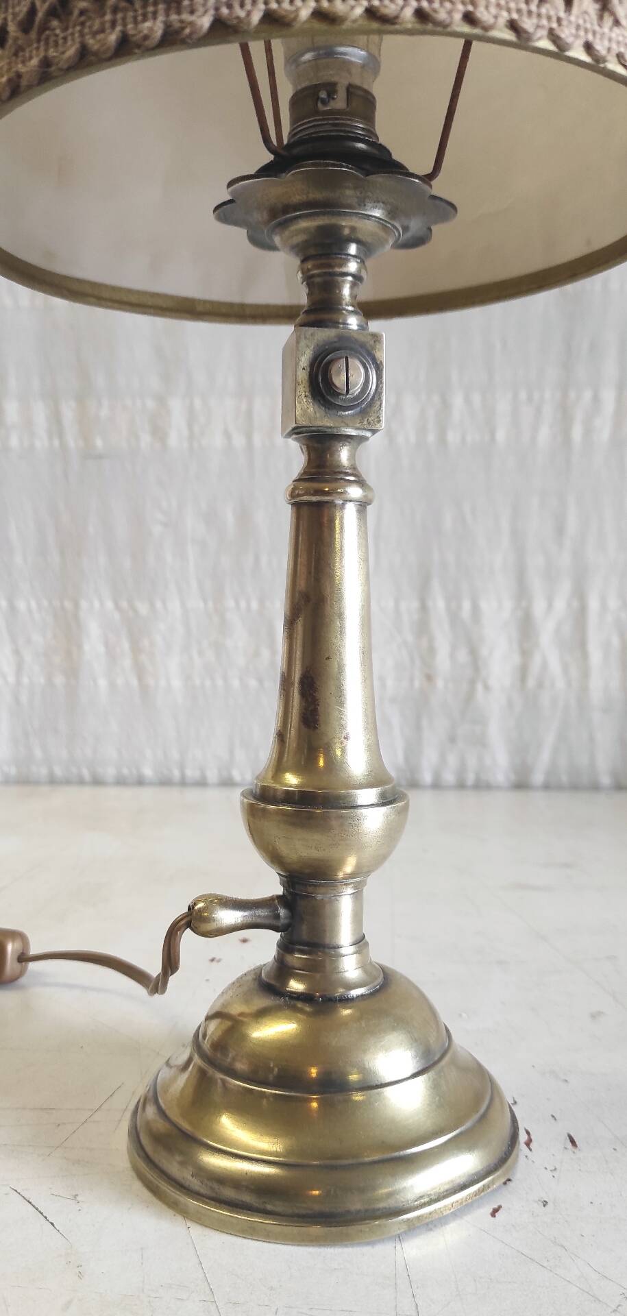 Table lamp in gilded brass and linen - mid 20th century
