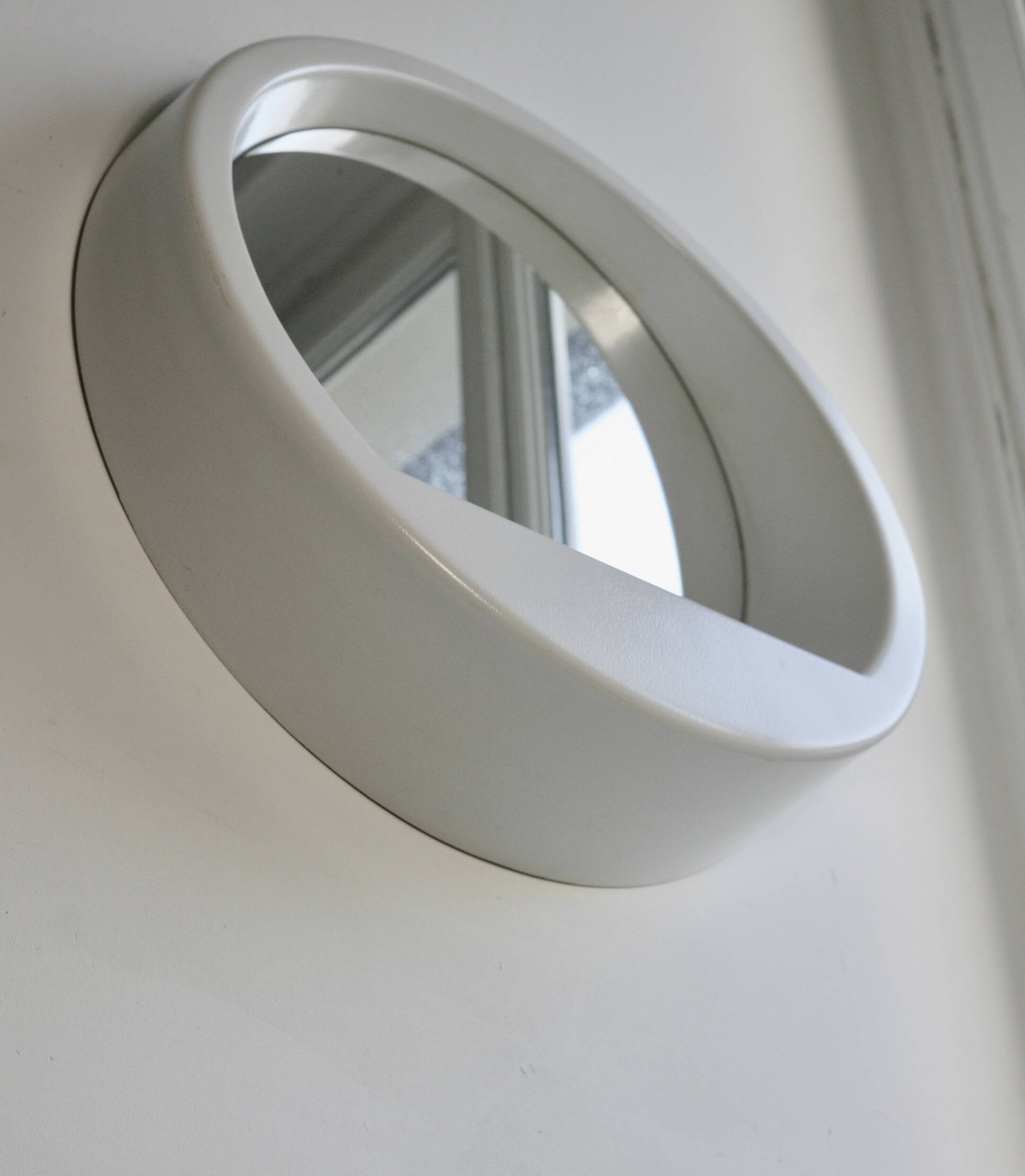 "Space age" mirror, resin, 70s