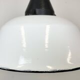 Suspension en émail blanc et fonte avec couvercle en verre, années 1960