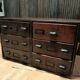 Meuble apothicaire vintage – Petit meuble à tiroirs en bois – Style in