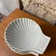 Shell-shaped porcelain soap dish