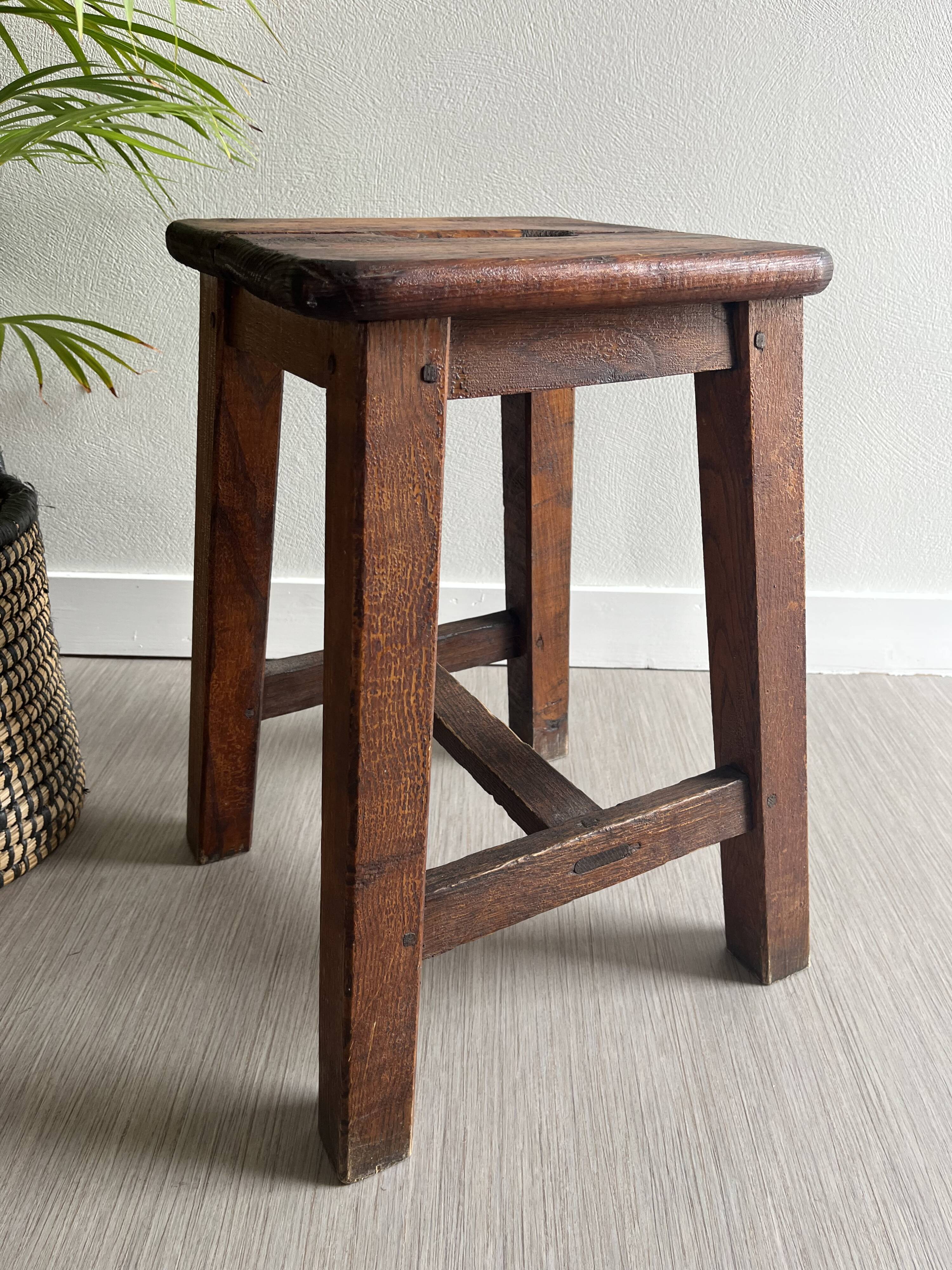 Tabouret d’atelier en bois