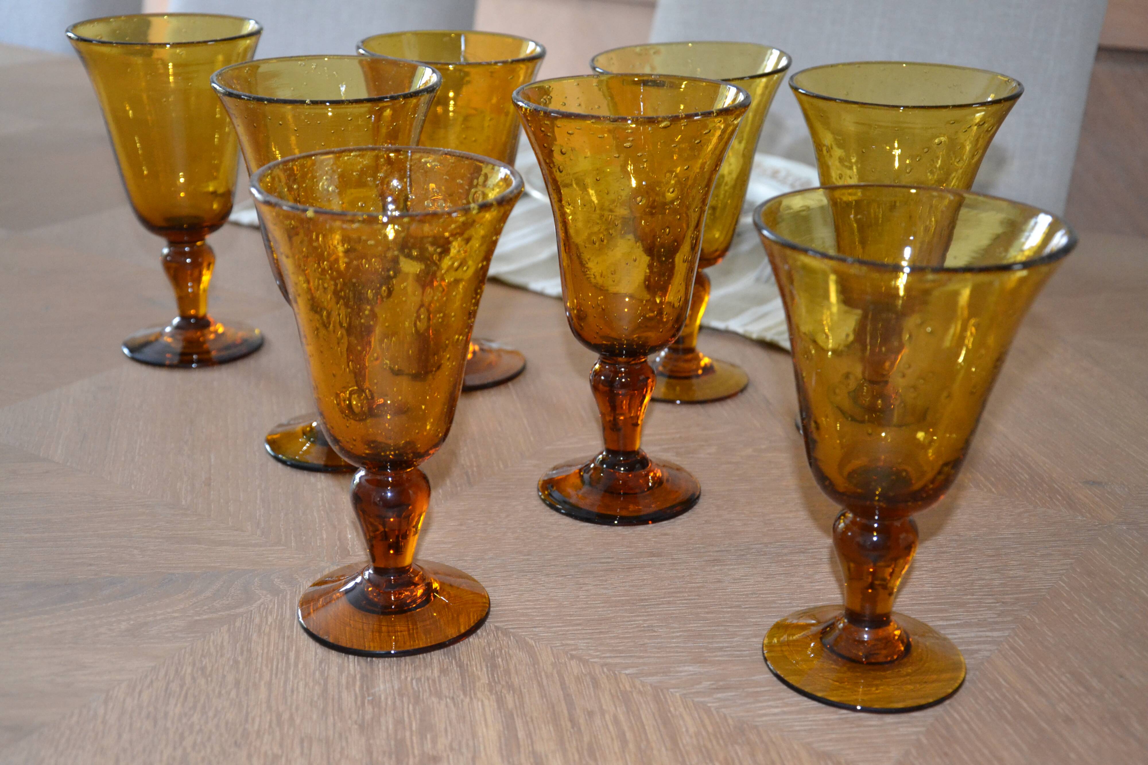 8 verres en verre ambré Biot
