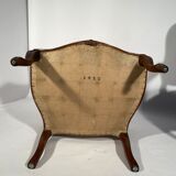 Salon de style Louis XV comprenant une paire de fauteuils et trois chaises