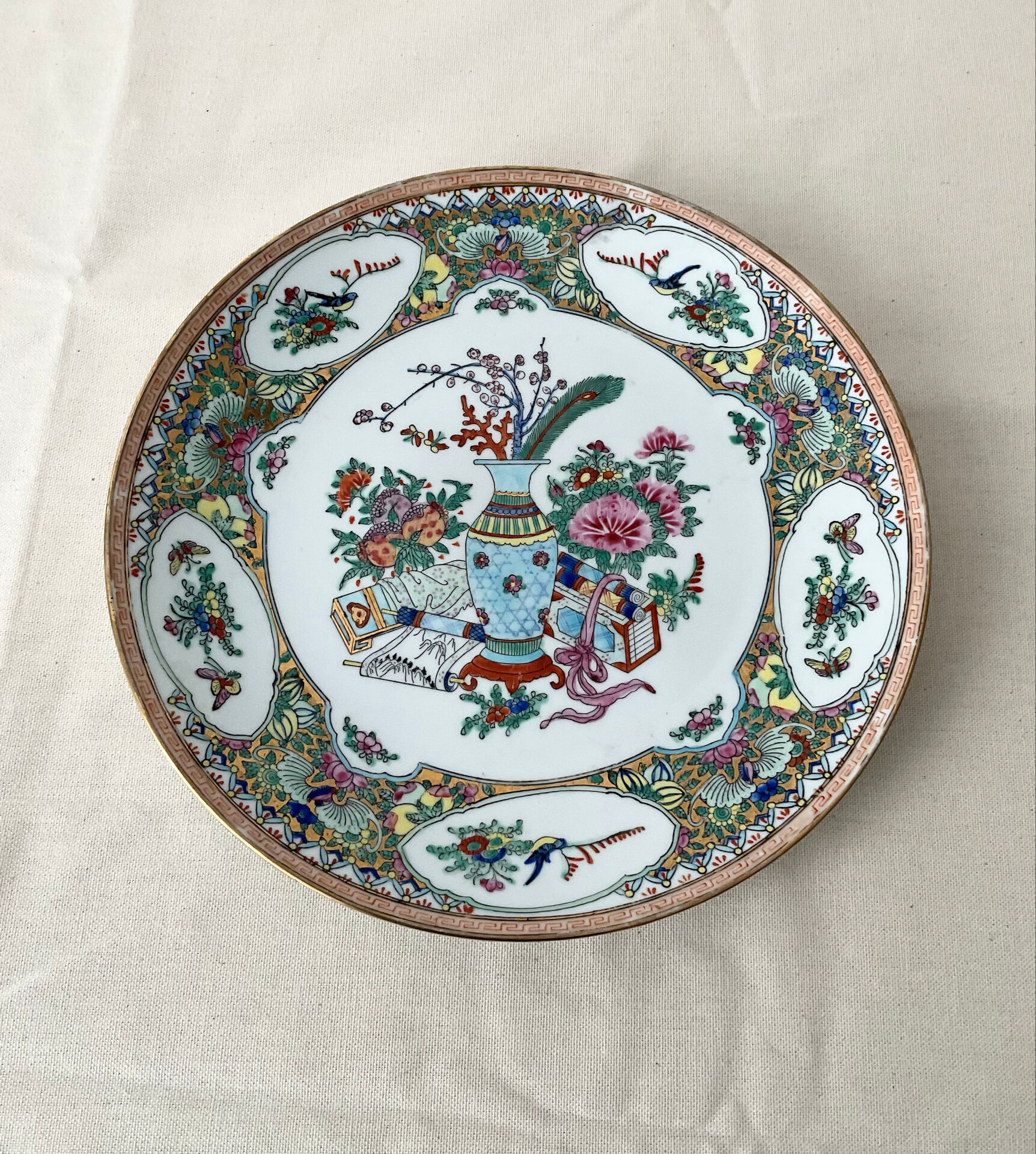 Decorative porcelain plate in Chinese style