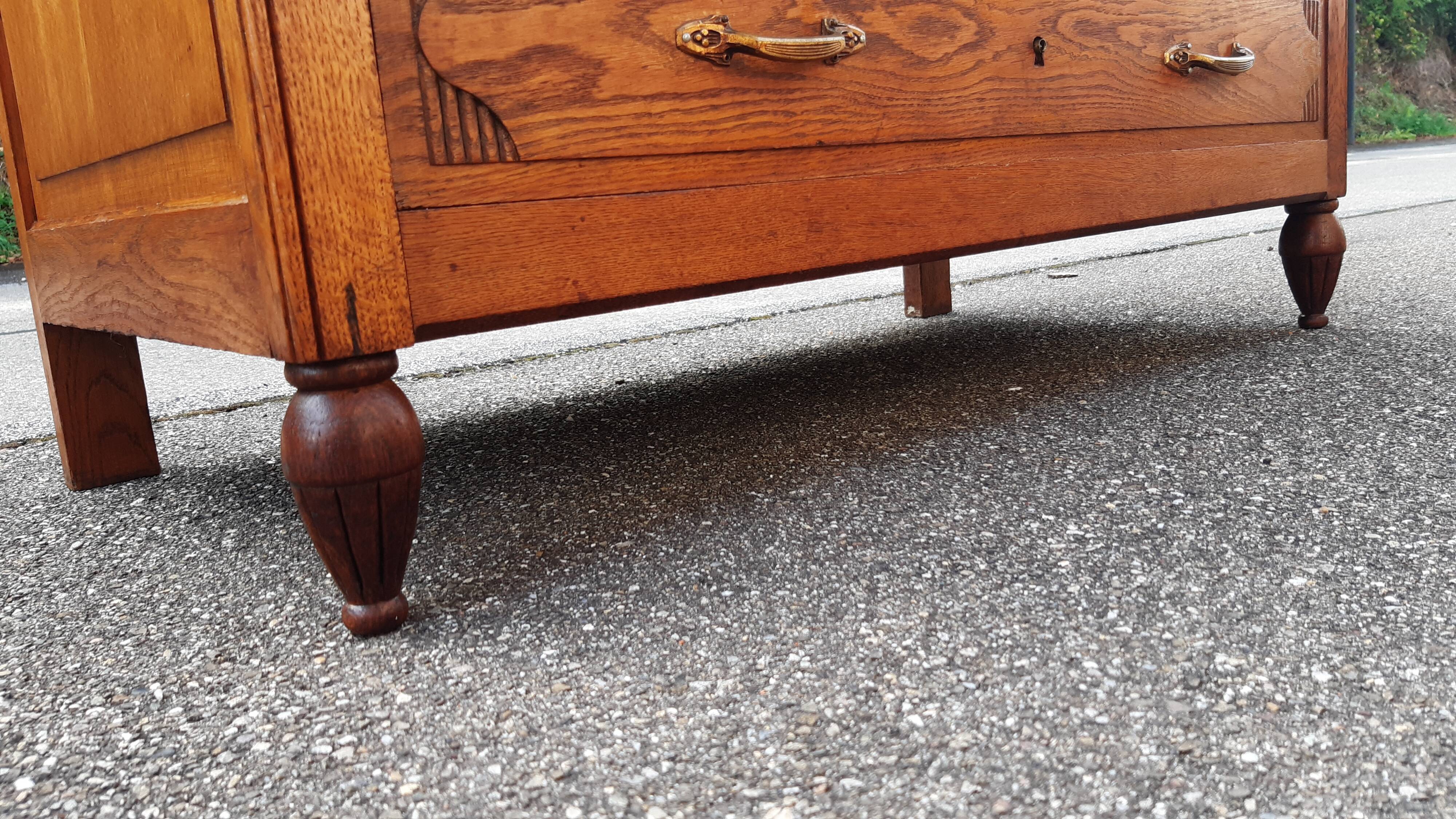 Antique chest of drawers