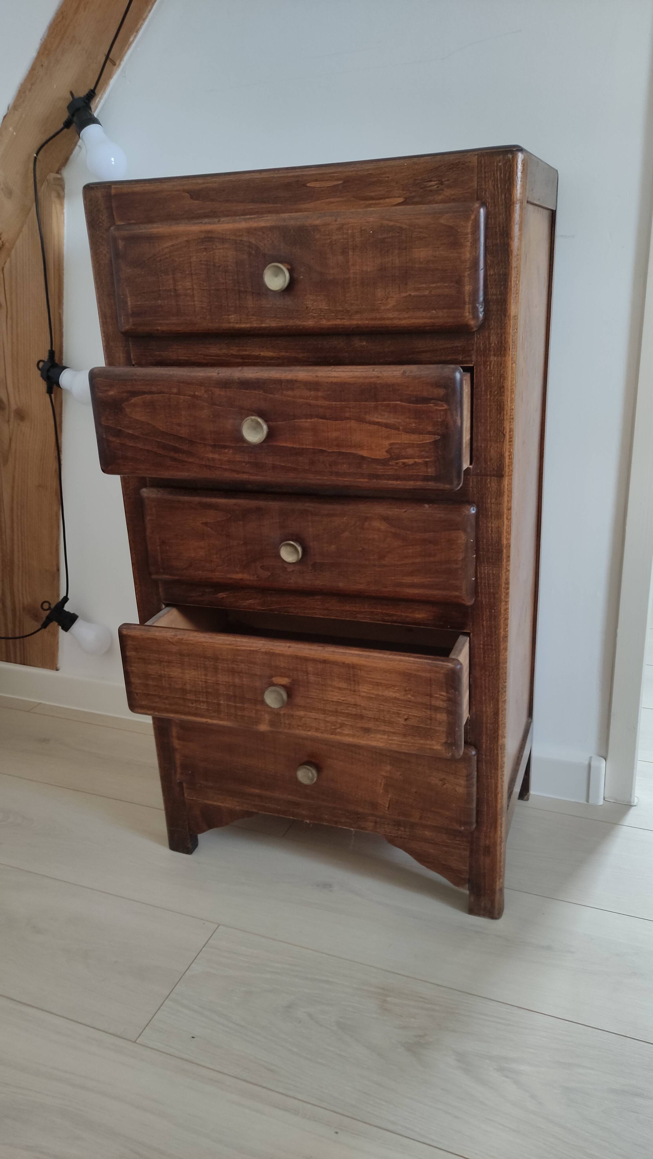 Old clother or small chest of drawers