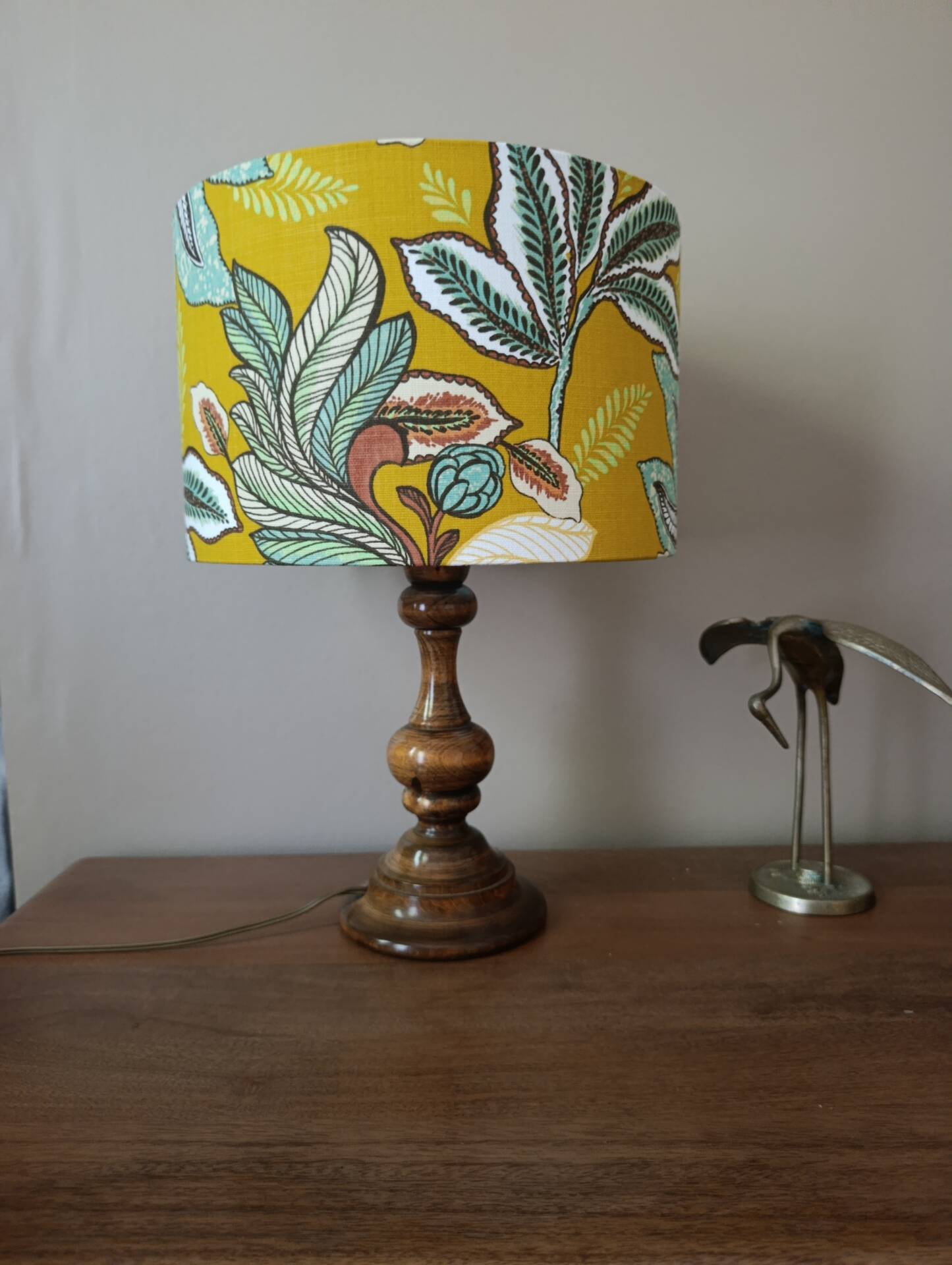 Lampe à poser bois tourné ancien | imprimé ocre végétal & botanique 