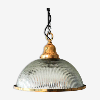 “Dome” pendant light in ribbed glass surrounded by brass