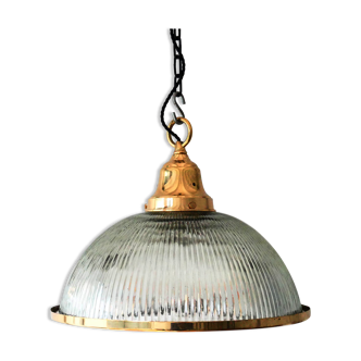 “Dome” pendant light in ribbed glass surrounded by brass