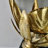 Golden metal flower lamp