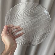 Plat en verre texturé “Bark” par Bengt Edenfalk pour Skruf