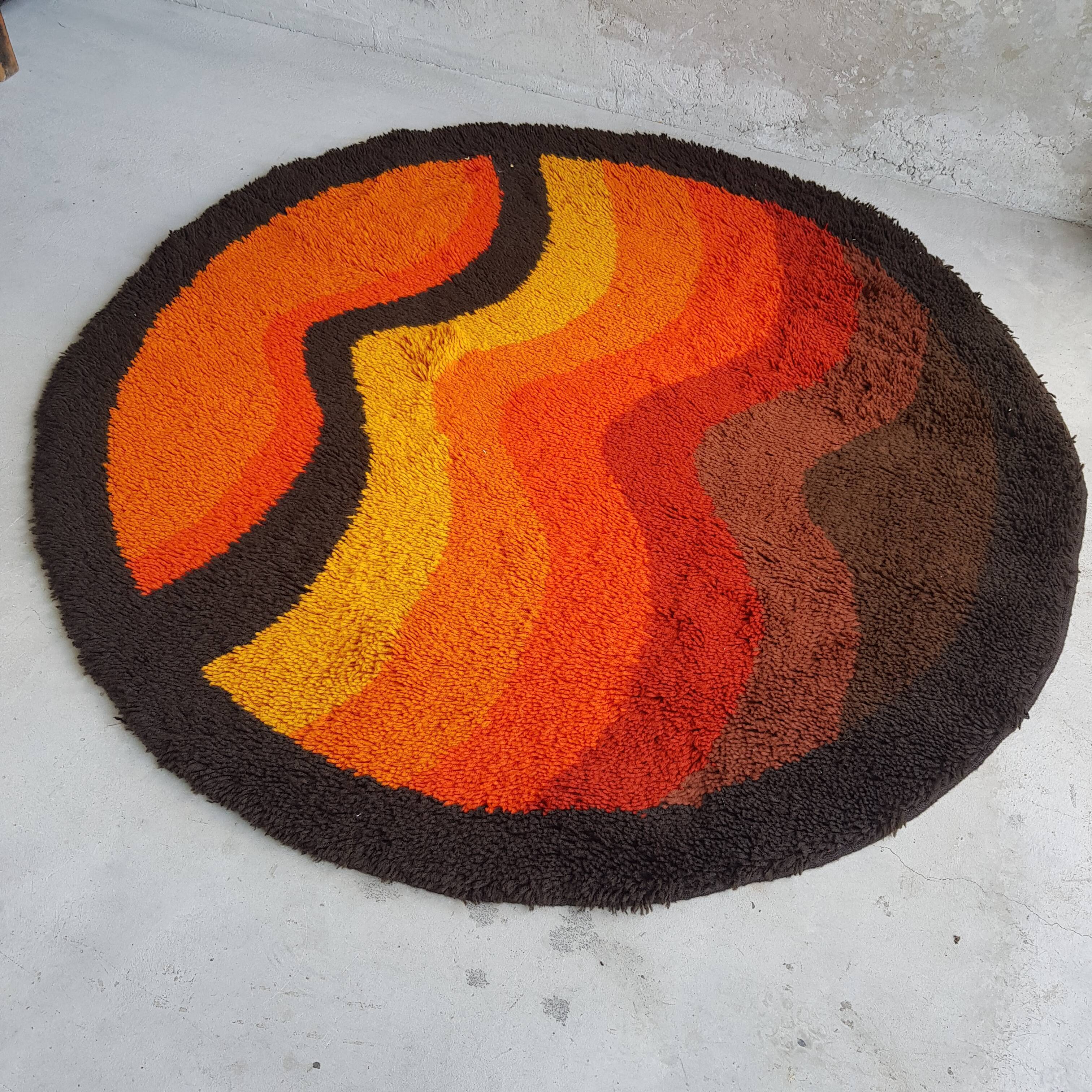 Round carpet 70s