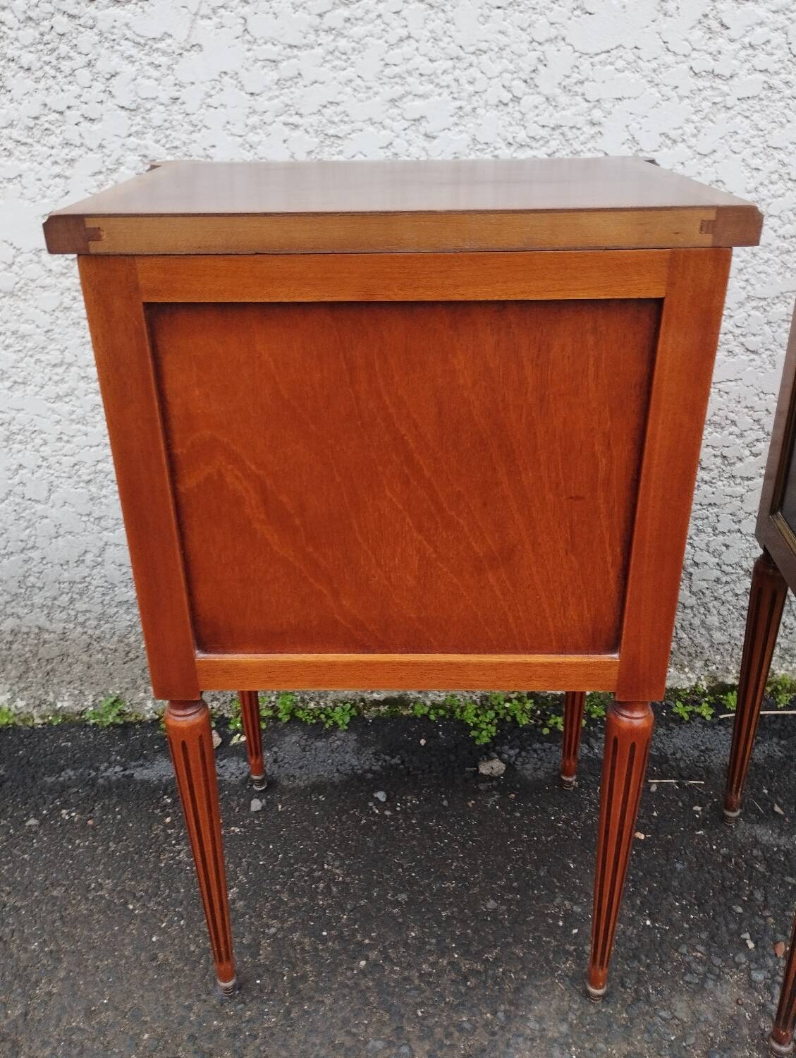 Pair of bedside drawer fluted feet