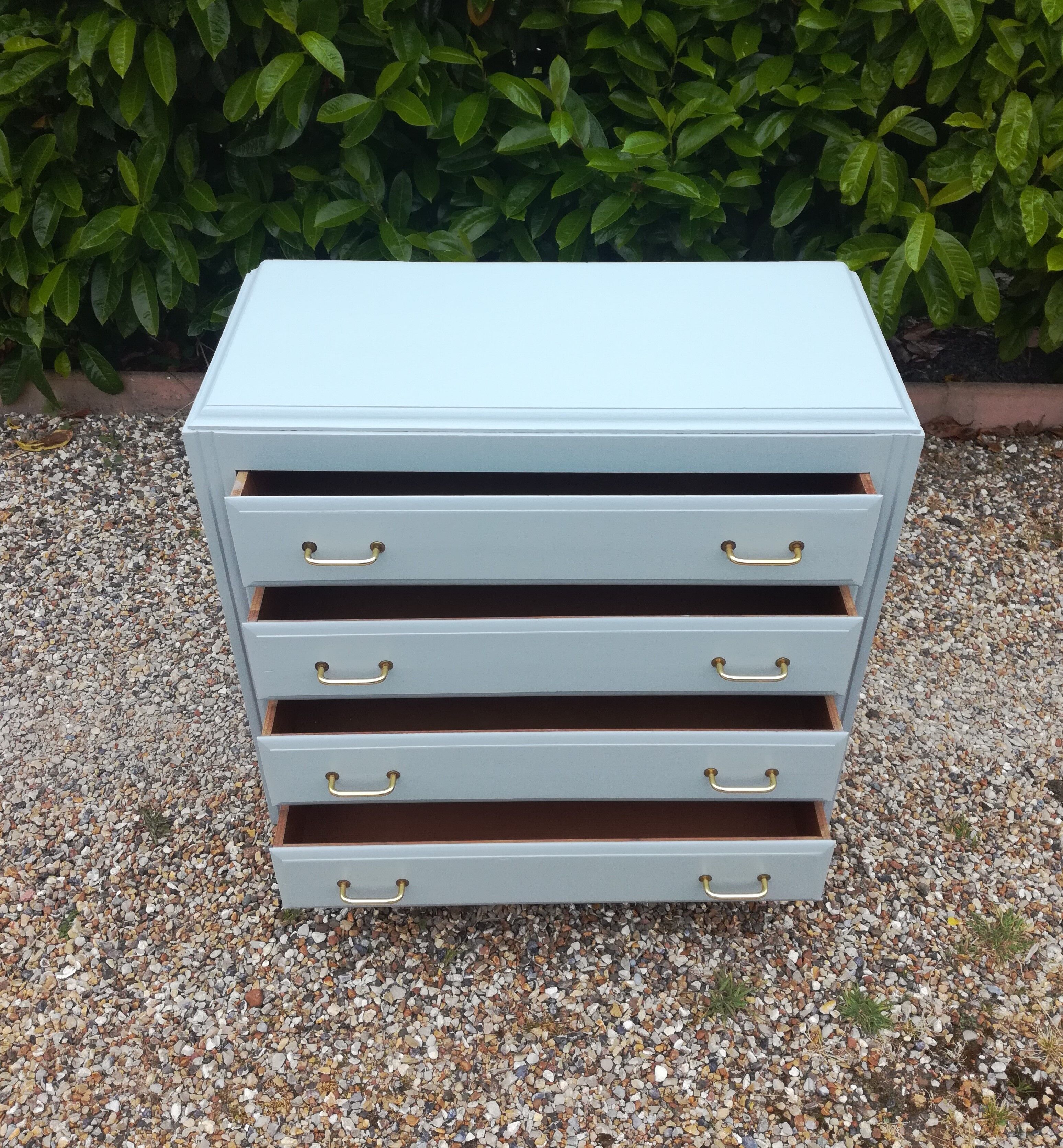 Chest of drawerscompass feet