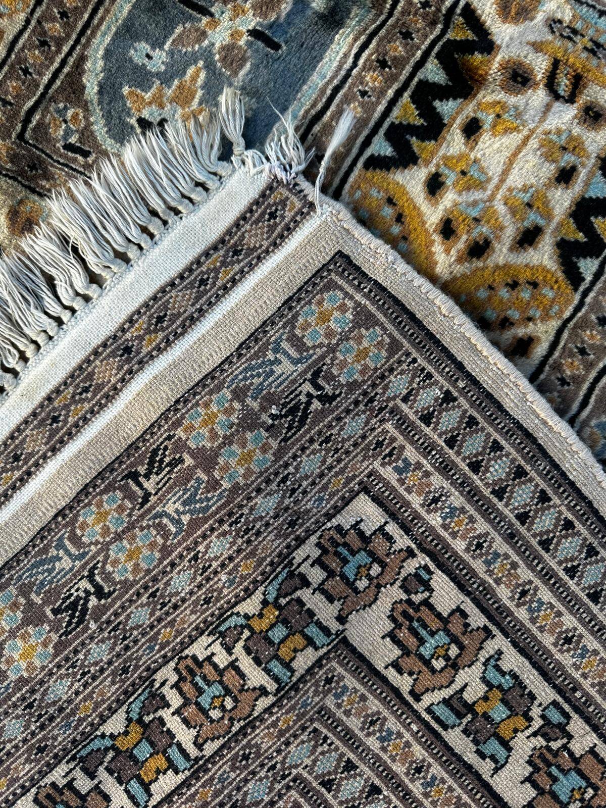 Hand-knotted Pakistani rug 170cm x 120cm