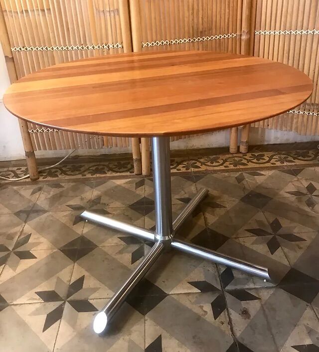 Danish table from the 90s in walnut