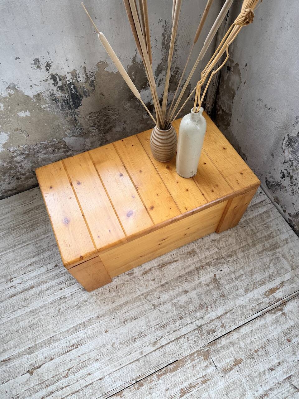Chest or coffee table Perriand Les Arcs 1800