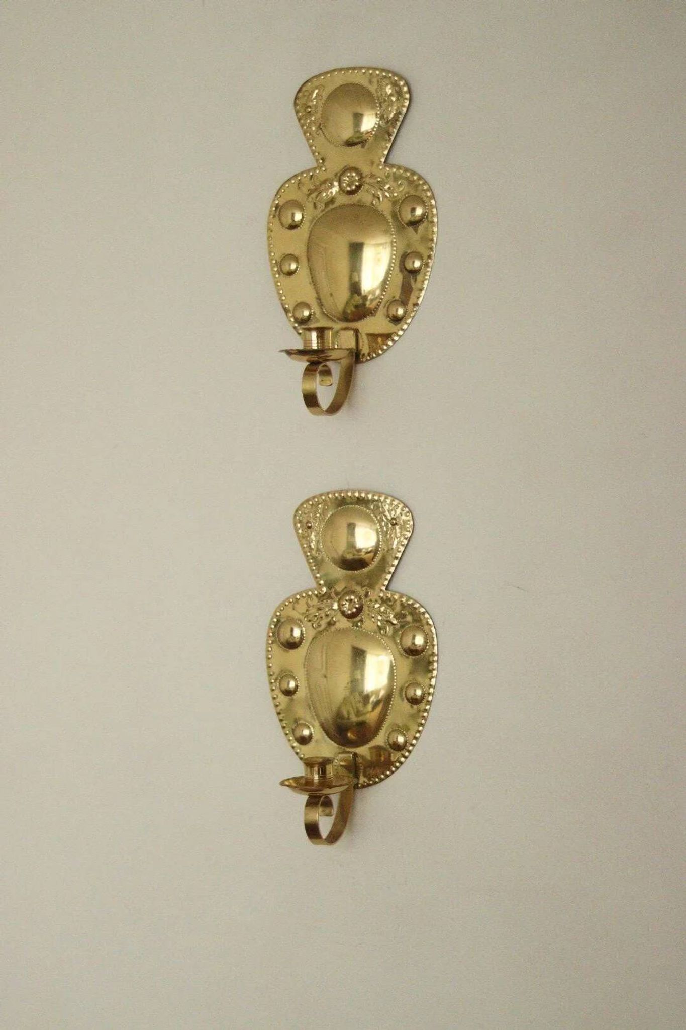 Pair of Swedish brass wall lights from the mid-century by S. Fong.