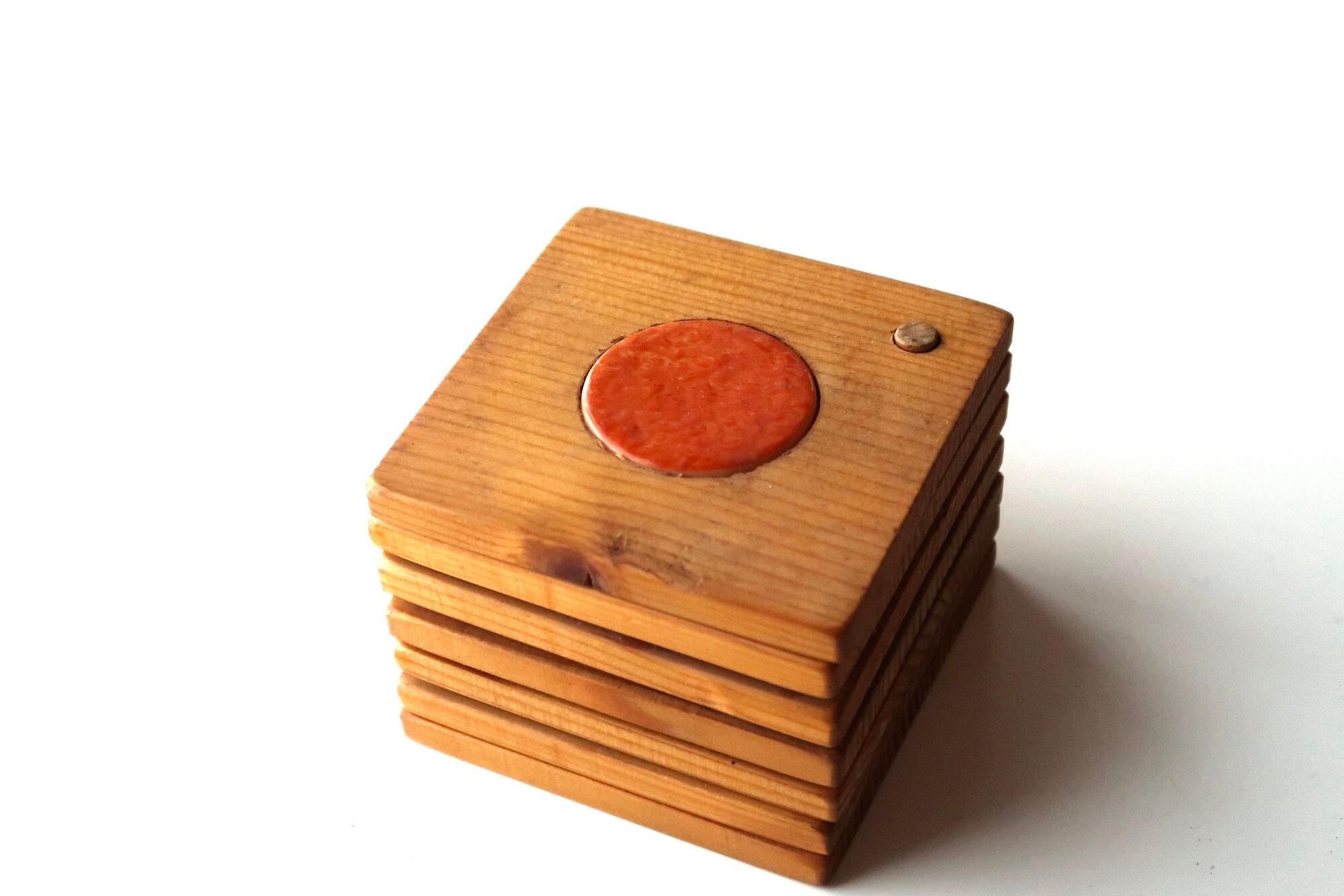 Six coasters in wood and orange ceramic, 70s