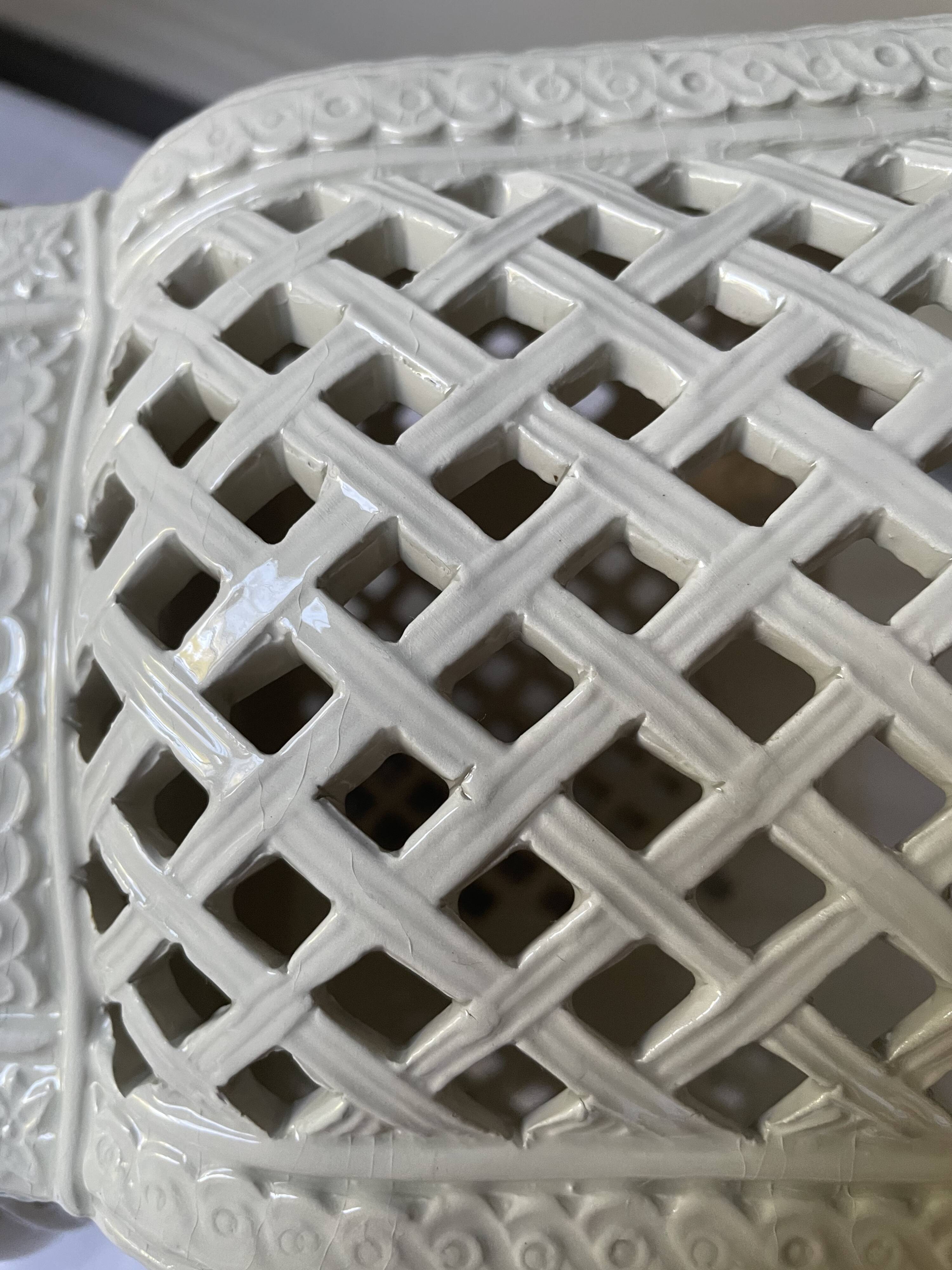 Reticulated pot cover in Italian porcelain