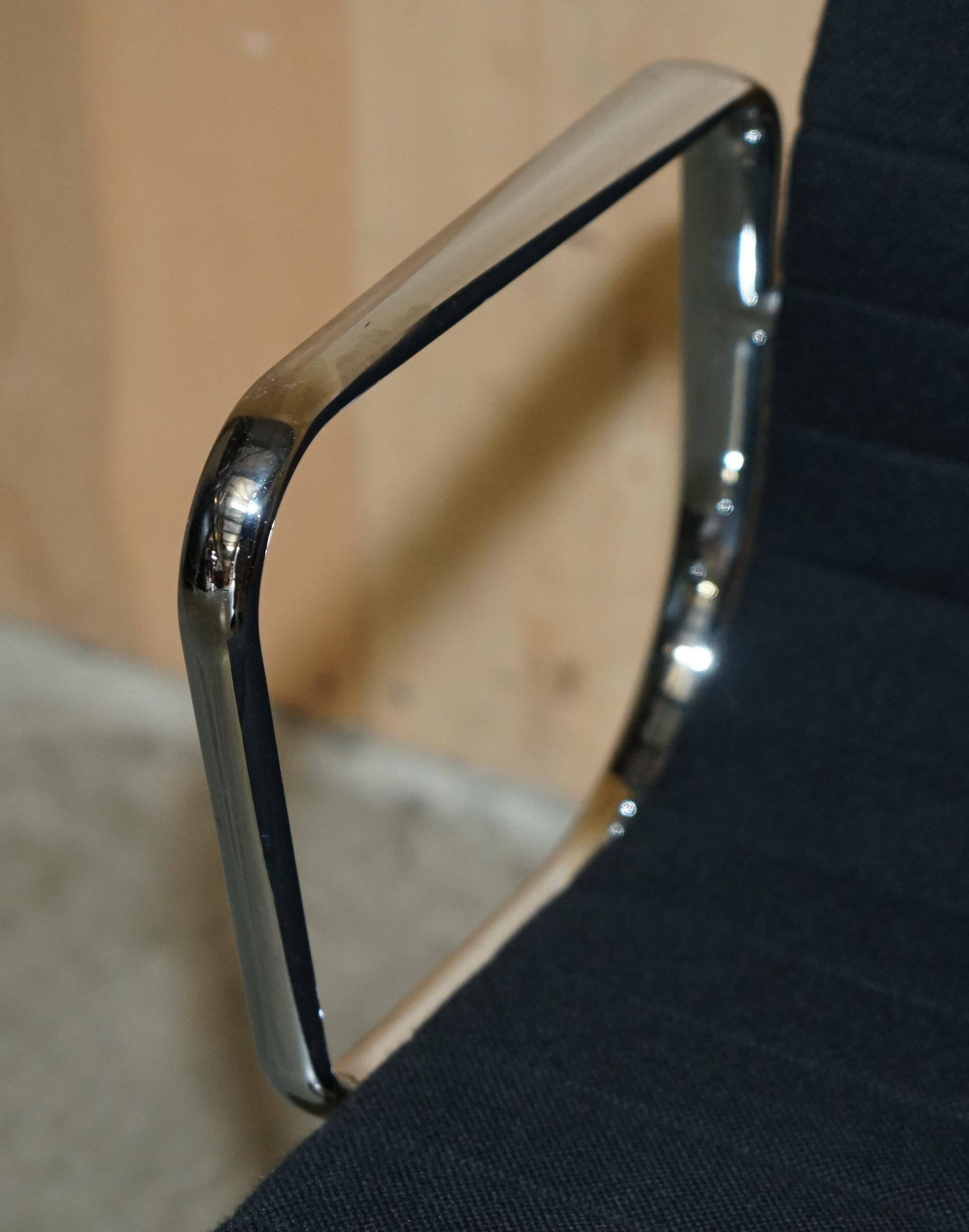 Charles & Ray Eames Vitra EA108 Hopsak swivel office chair