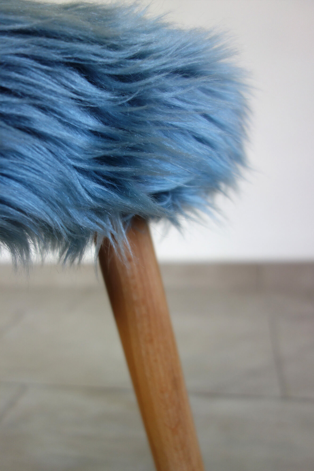 Tabouret moumoute bleue, années 60