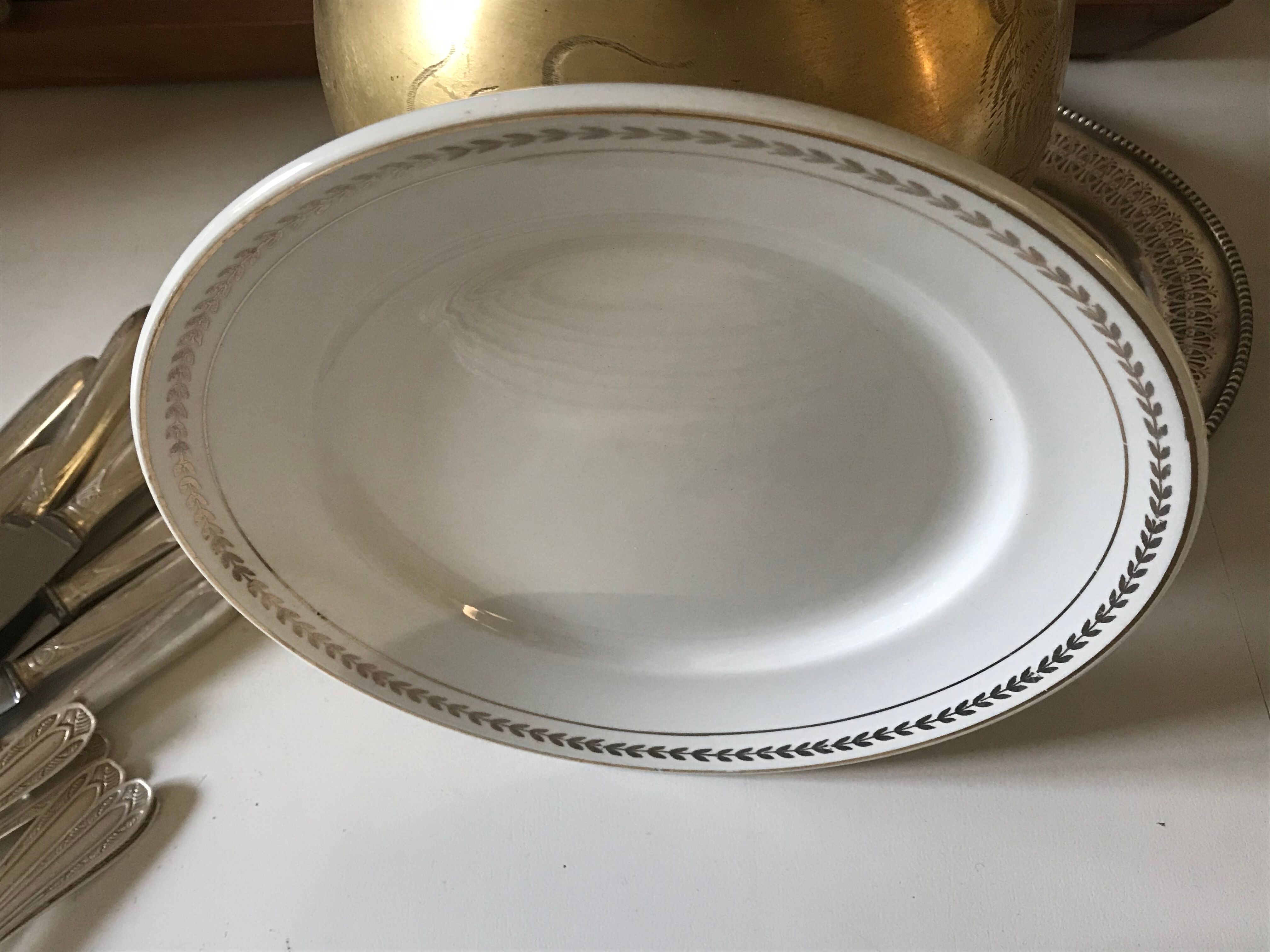 Set of 10 flat plates in gold style ceramic