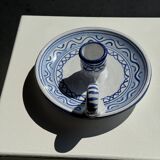 Petit bougeoir à main fait main blanc à motif de frise géométrique bleue H7