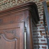 Moulded oak wardrobe from the 18th century.