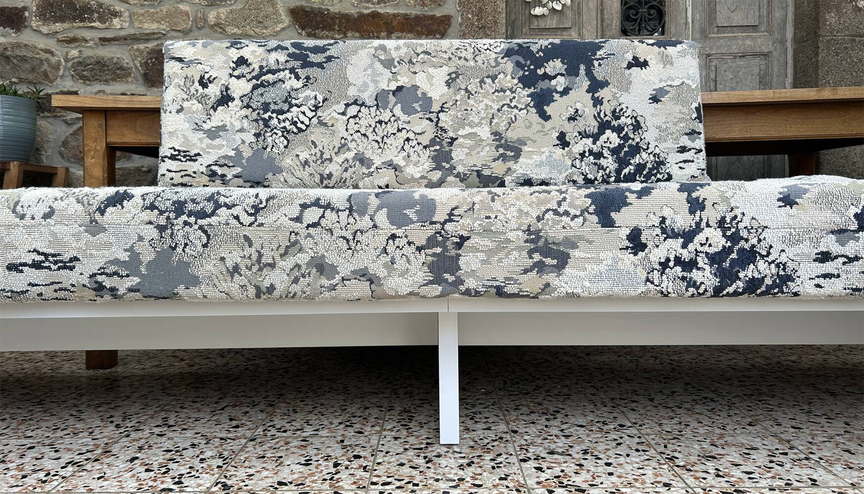 Bench, seat, 3 meters long, high quality, contemporary design.