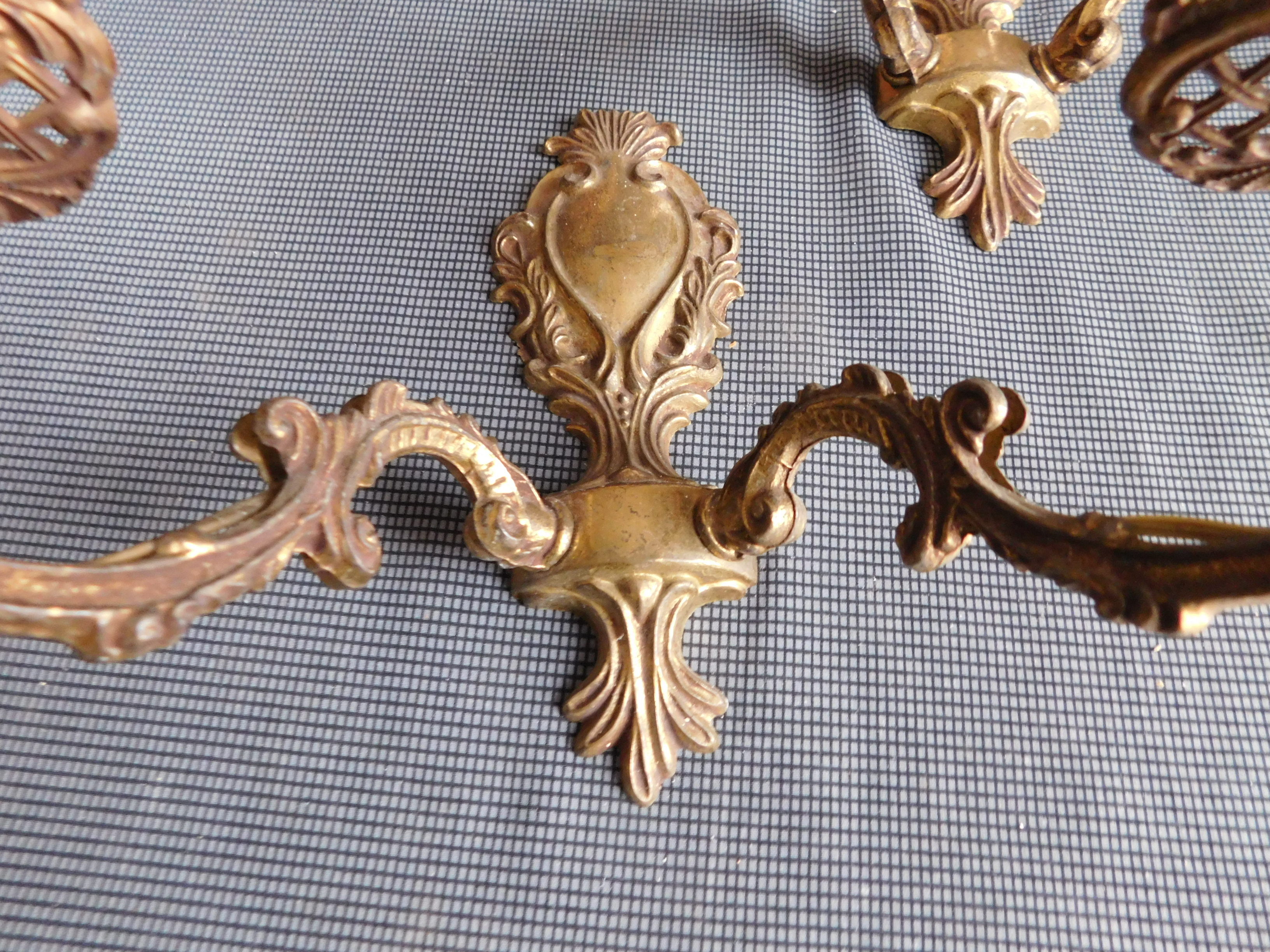 Paire d'appliques métal doré de style Louis XV