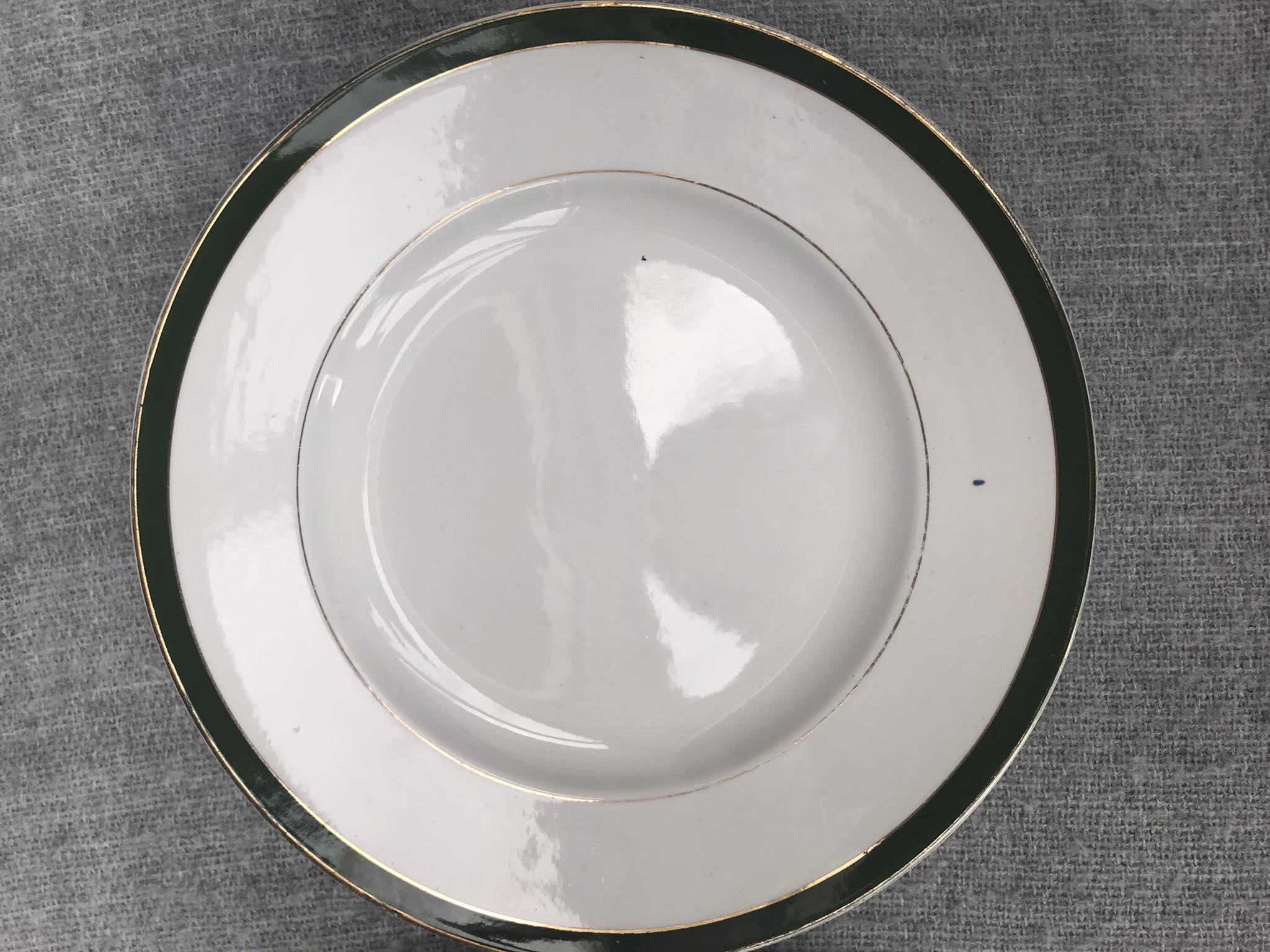 Plates on pedestal nineteenth century Villeroy and Boch