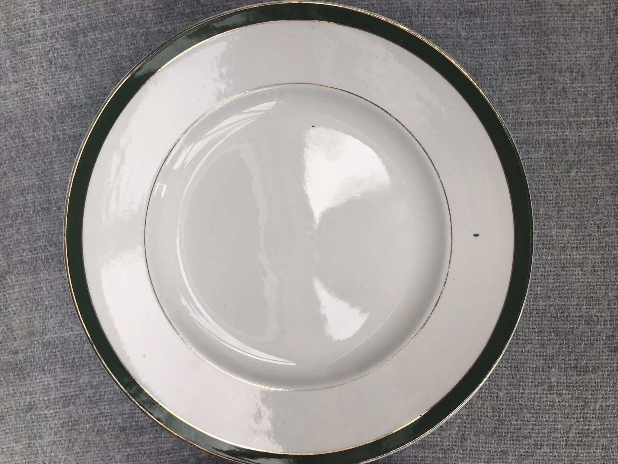 Plates on pedestal nineteenth century Villeroy and Boch