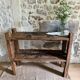 Étagère sur pieds en bois brut, art populaire