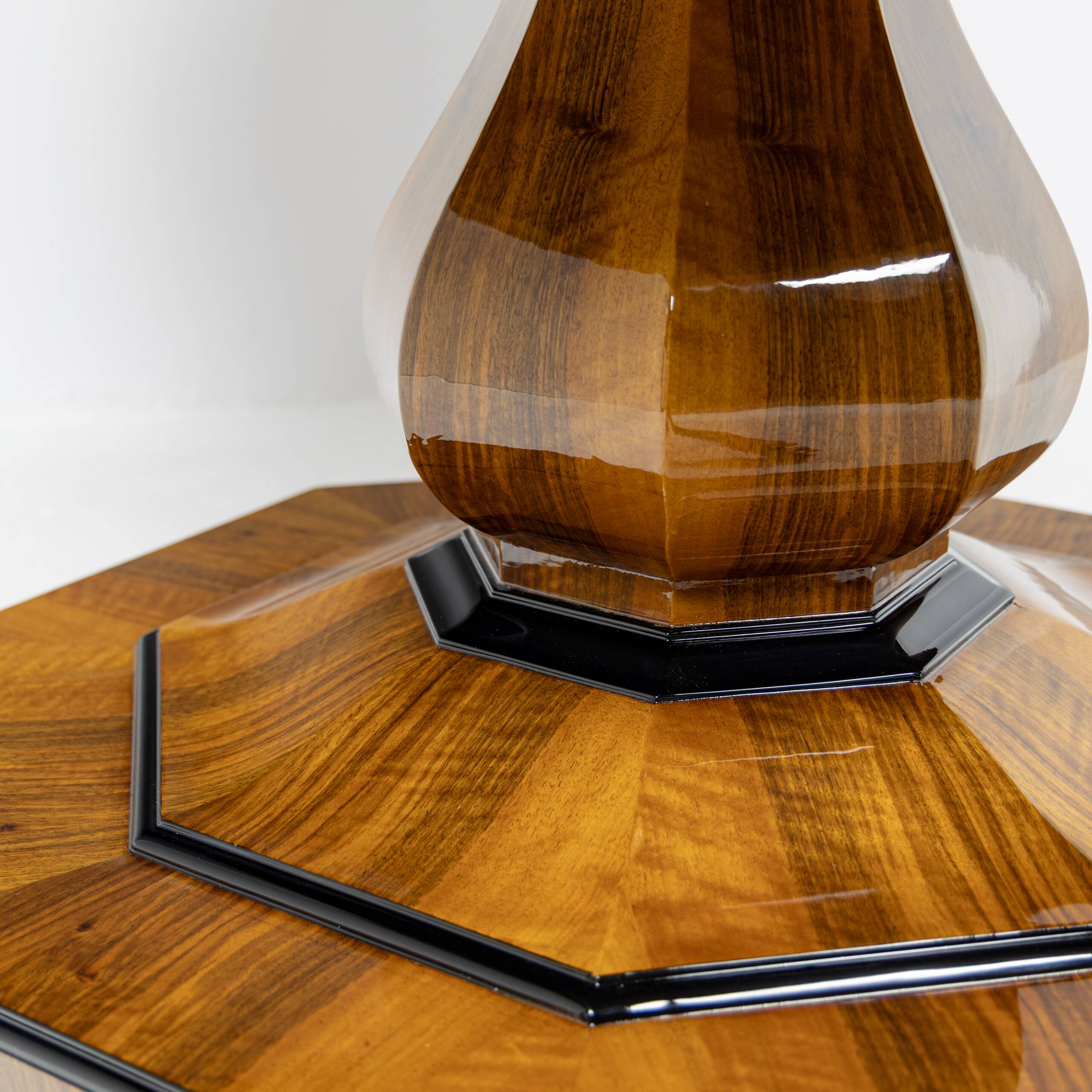 Extendable Biedermeier walnut round table - 1920-1939