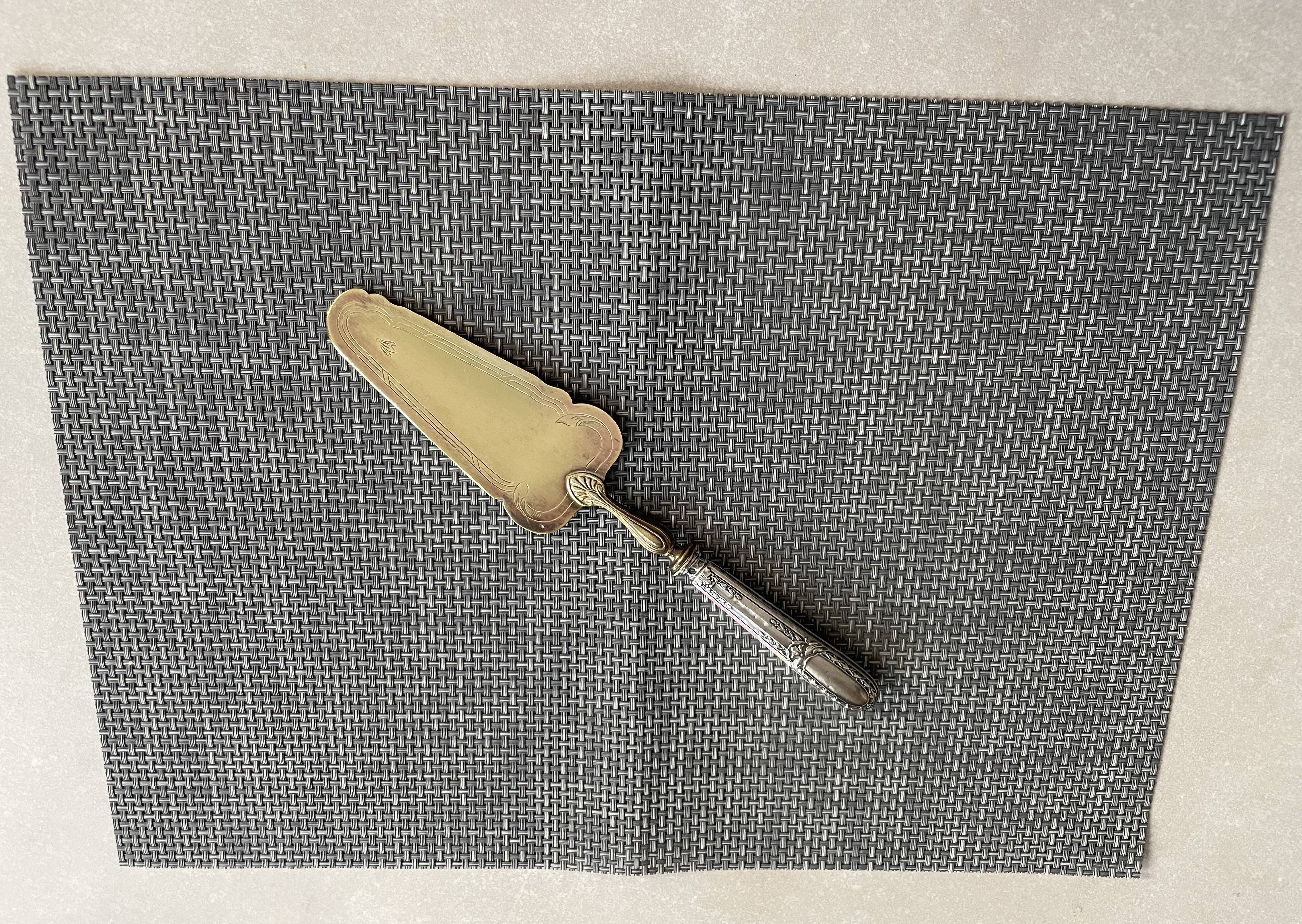 Antique pie server