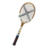 Tennis racket with maxima rachette tensioner