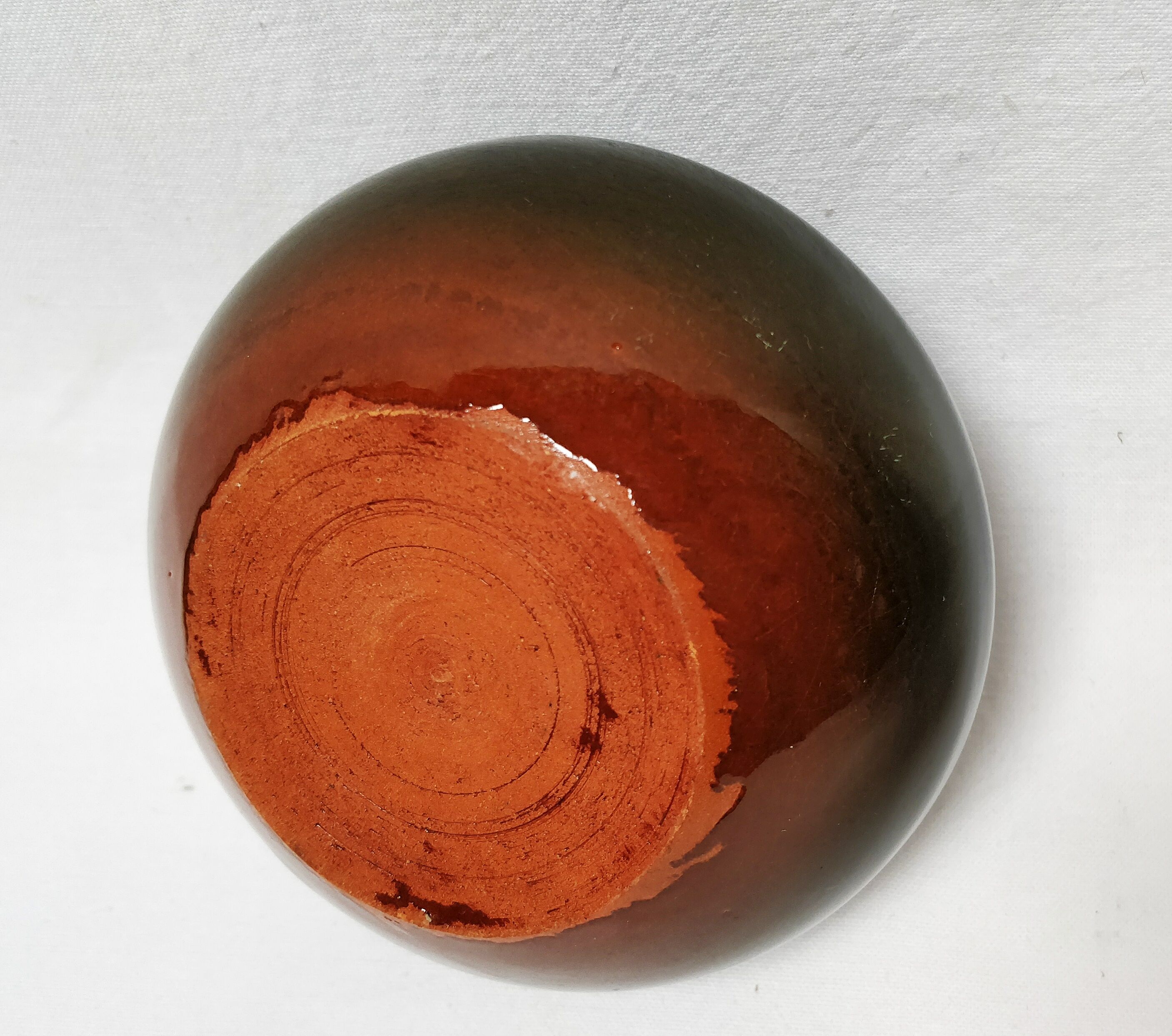 Vase rond pique fleurs en céramique verte