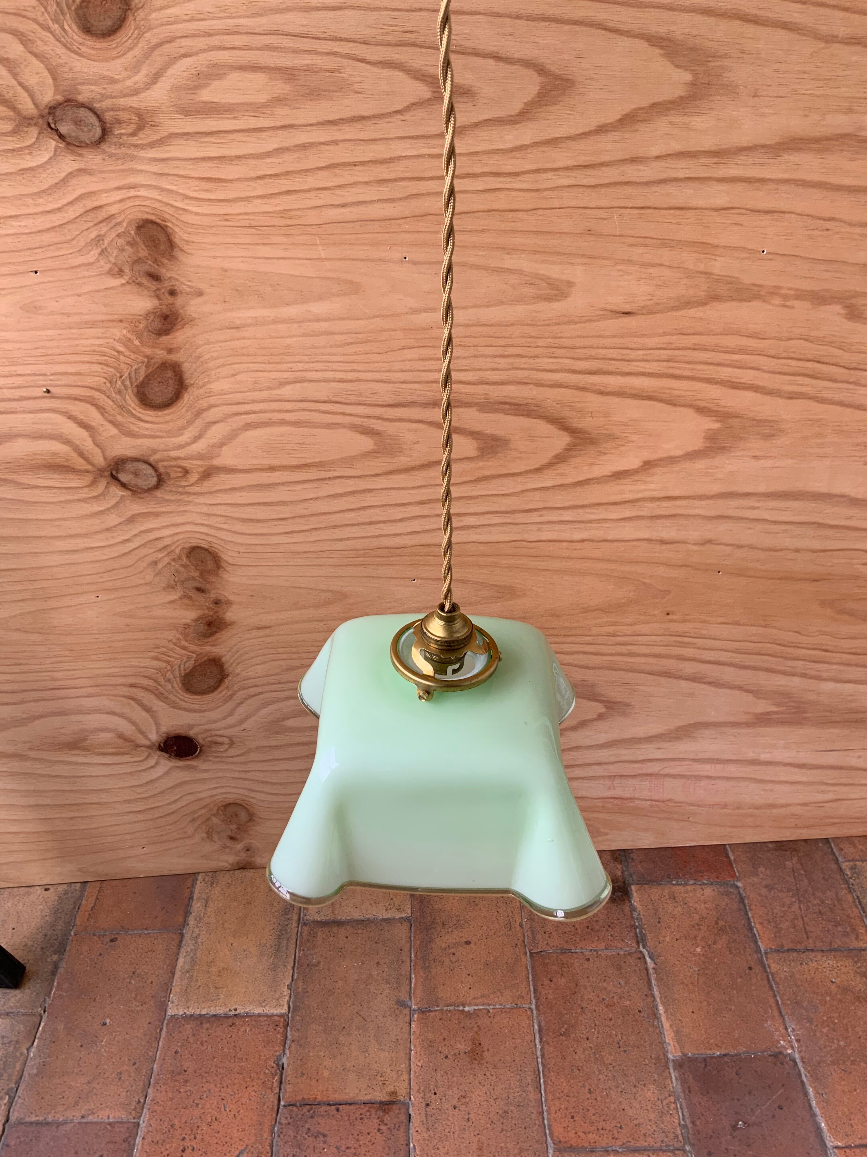 Opaline suspension