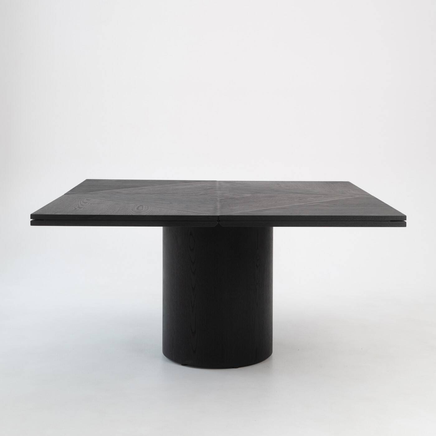 Table ronde/carrée en chêne noir