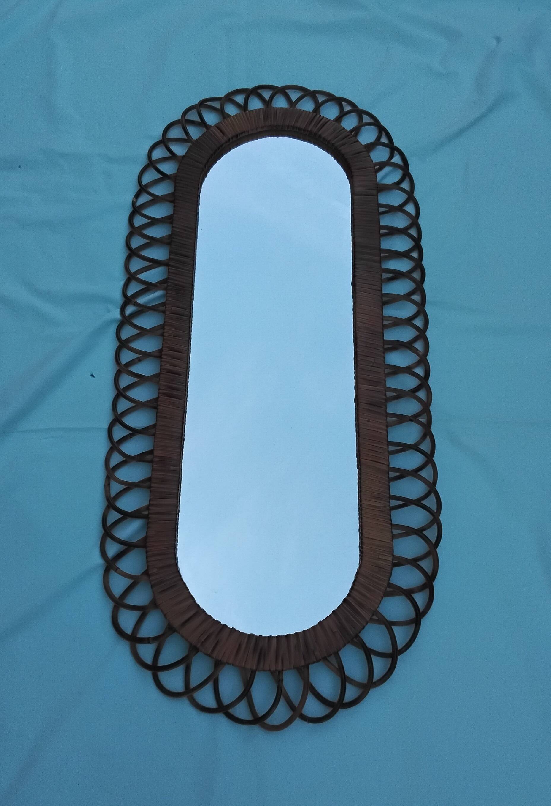 Oval mirror in rattan