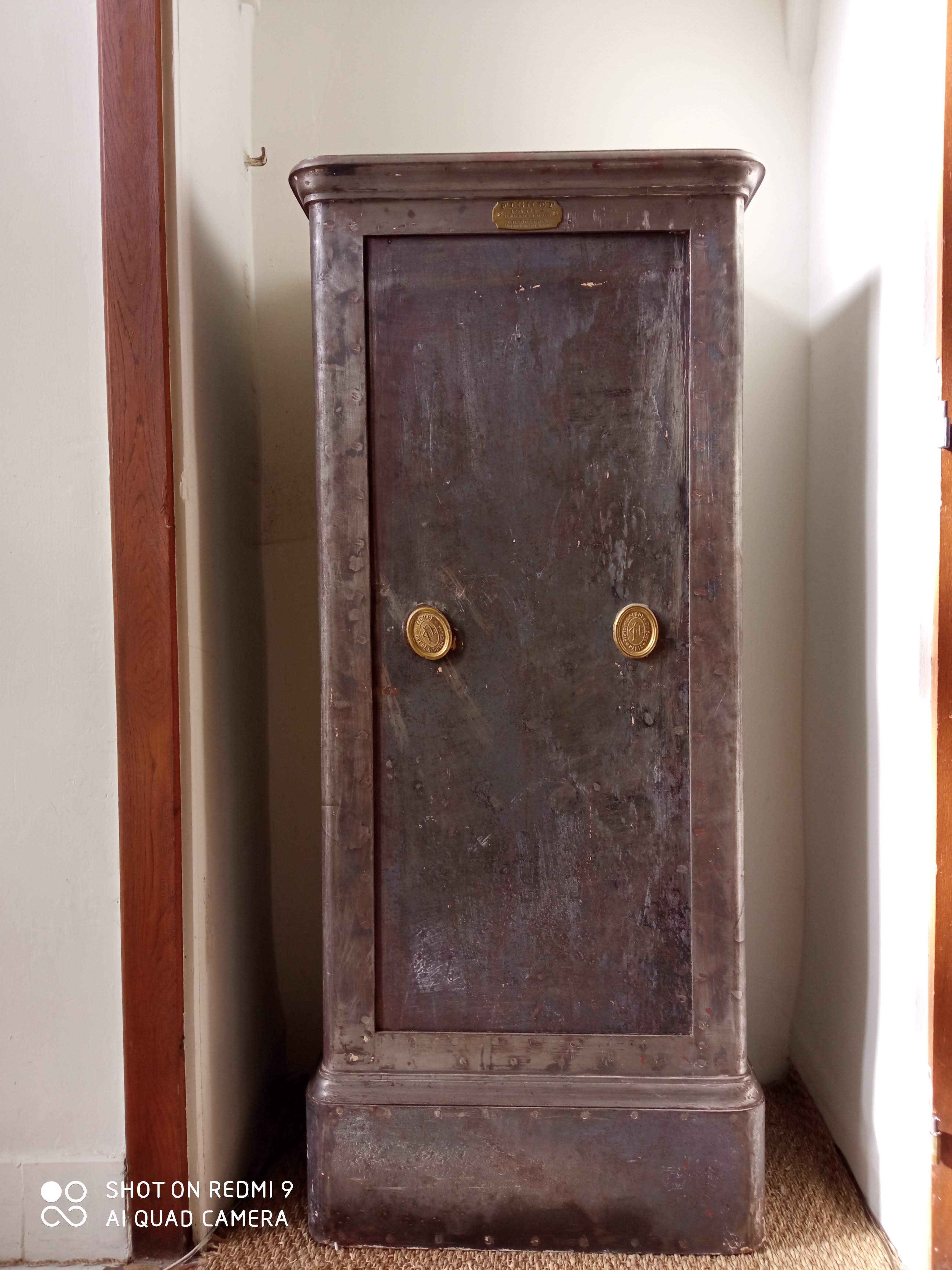Old safe Fichet Bauché