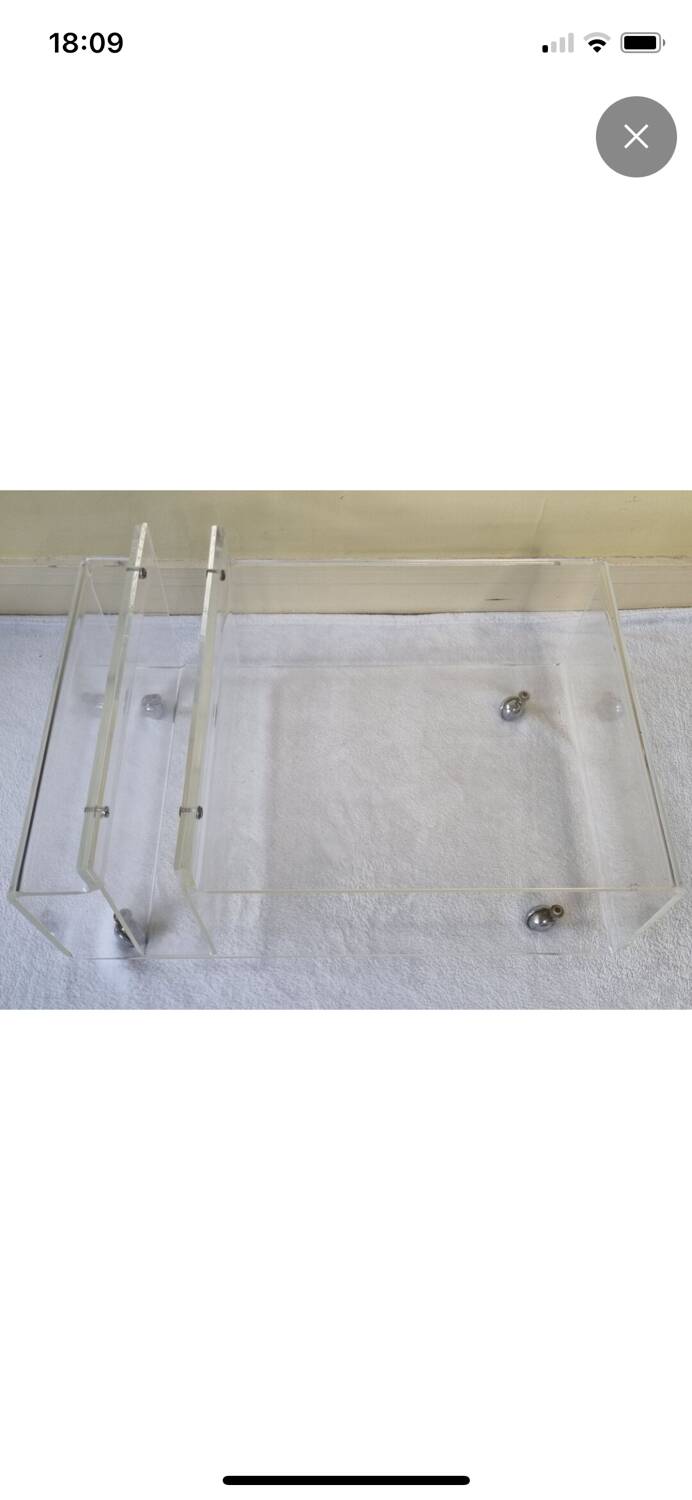 Table basse et porte revue en plexiglas vintage, années 70