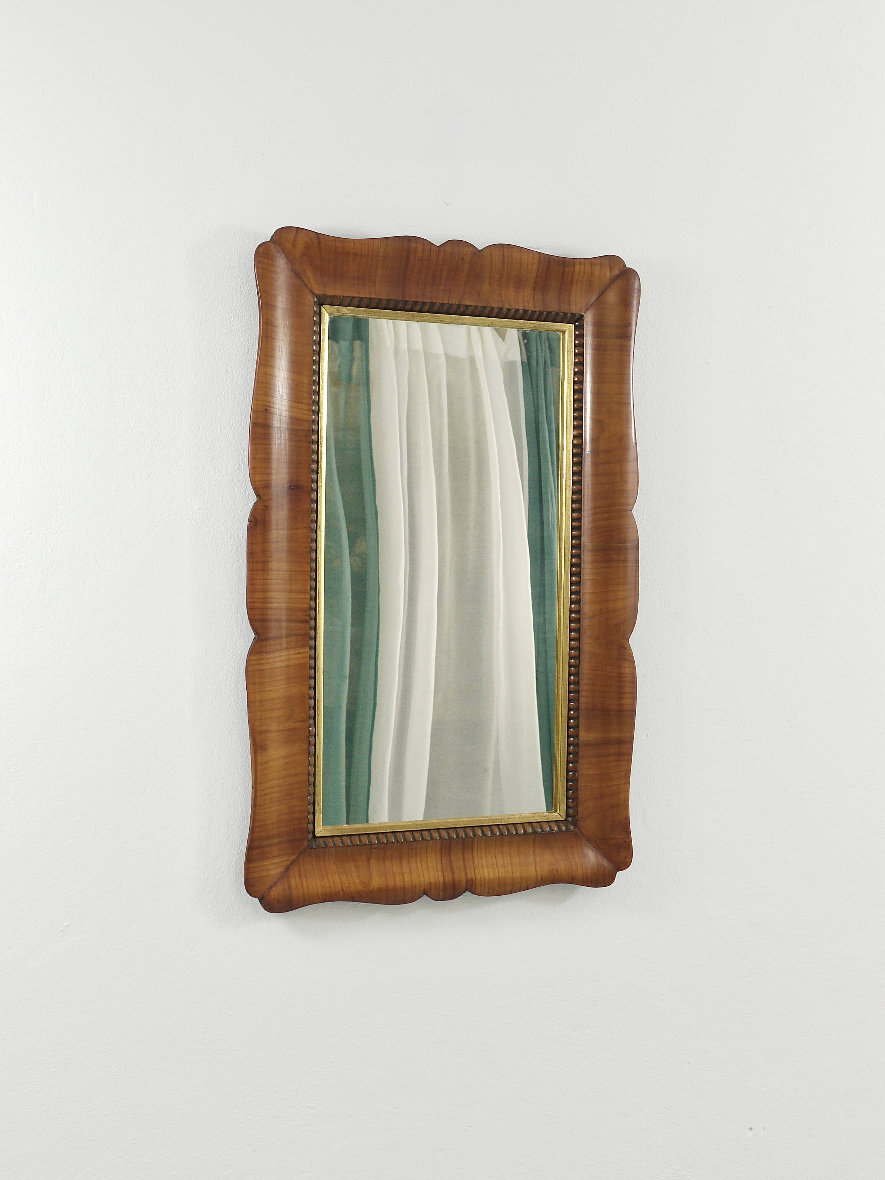 Miroir rectangulaire en bois de cerisier doré sculpté et festonné de style Biedermeier, Vienne