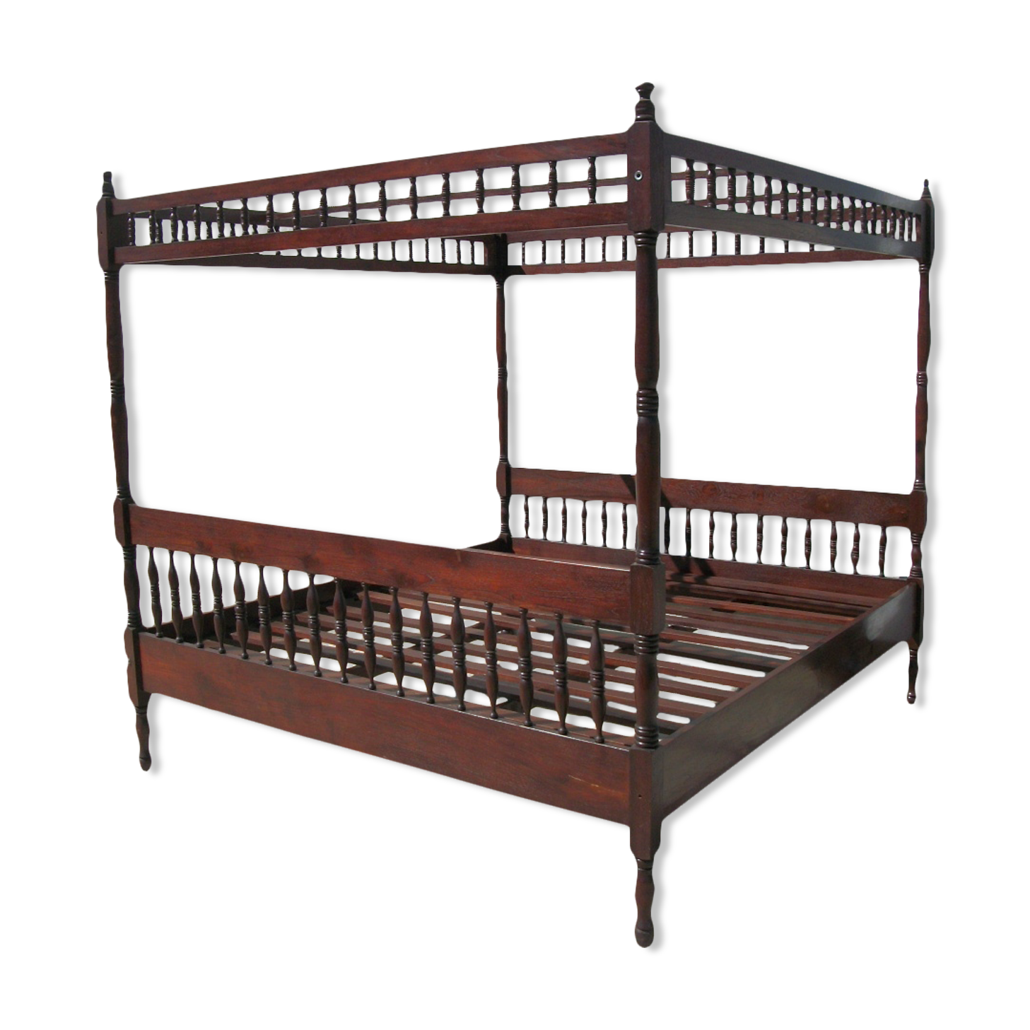 Canopy bed