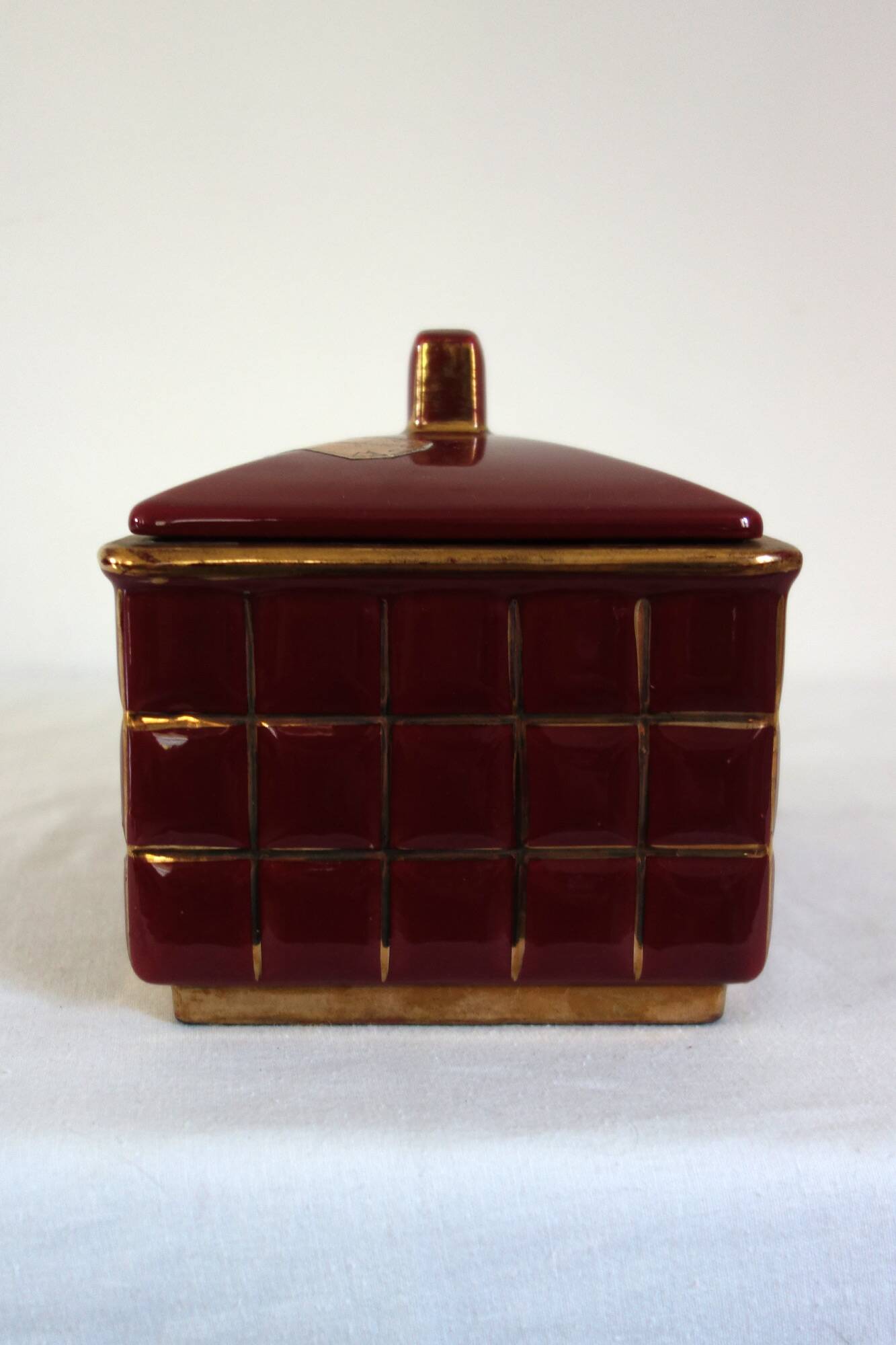 Art Deco box in burgundy ceramic art Poët Laval