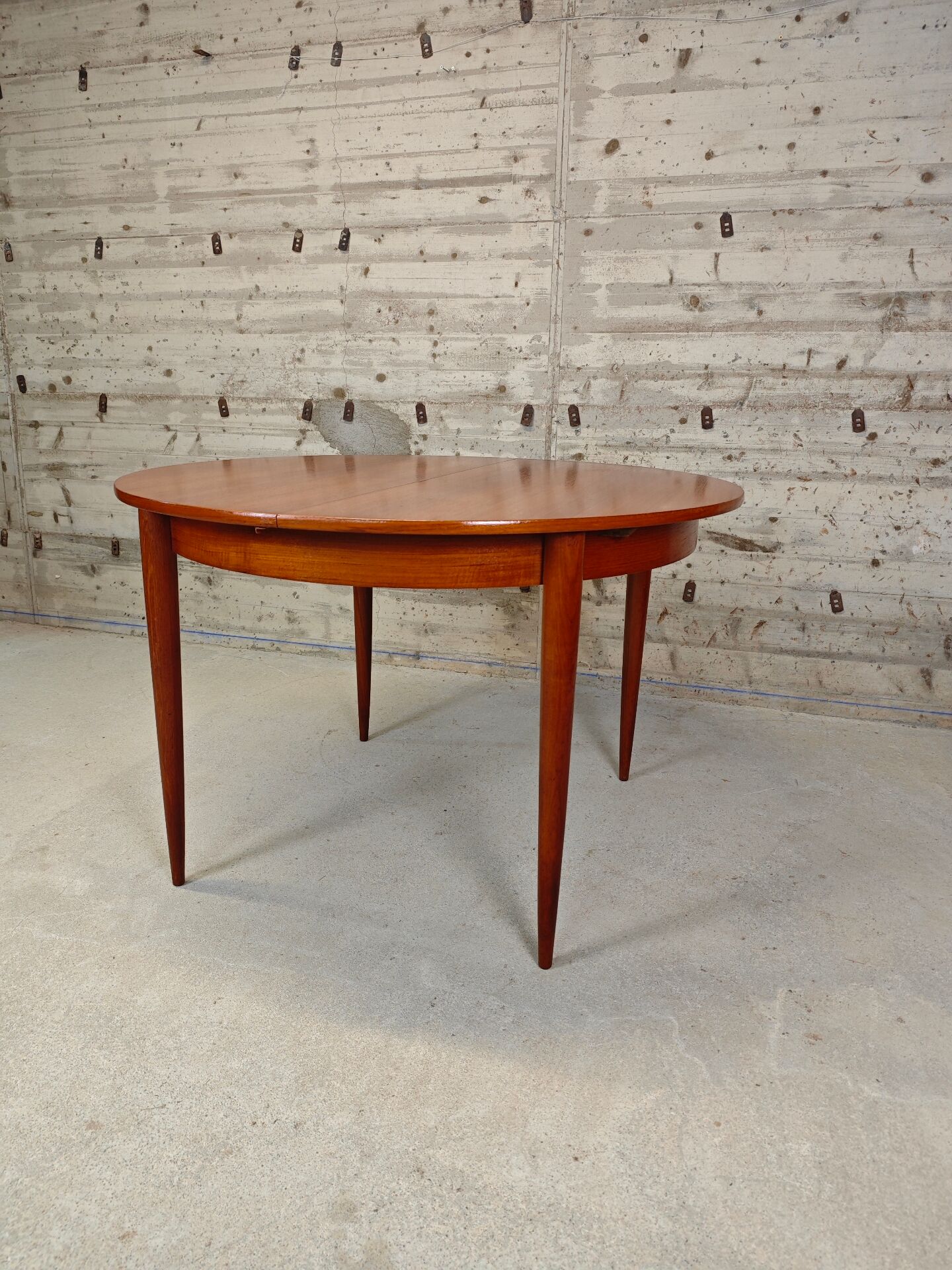 Table ronde extensible scandinave
